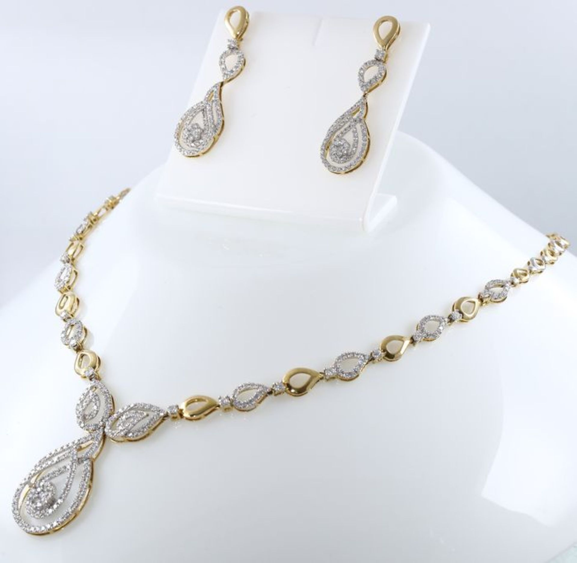 IGI Certified 14 K / 585 Yellow Gold Diamond Necklace with matching Earrings - Image 7 of 9