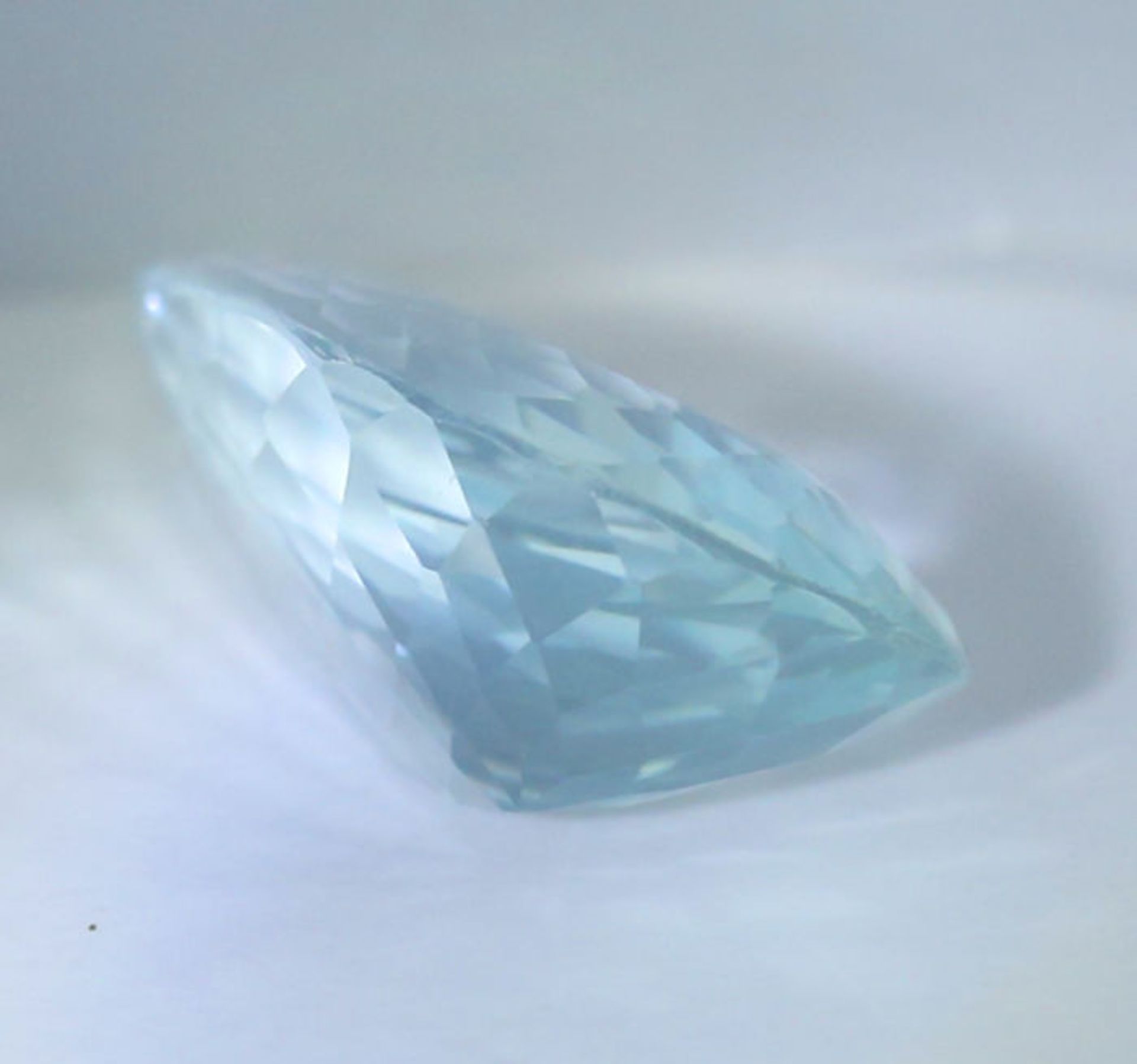 IGI Certified 12.00 ct. Aquamarine - Image 5 of 6