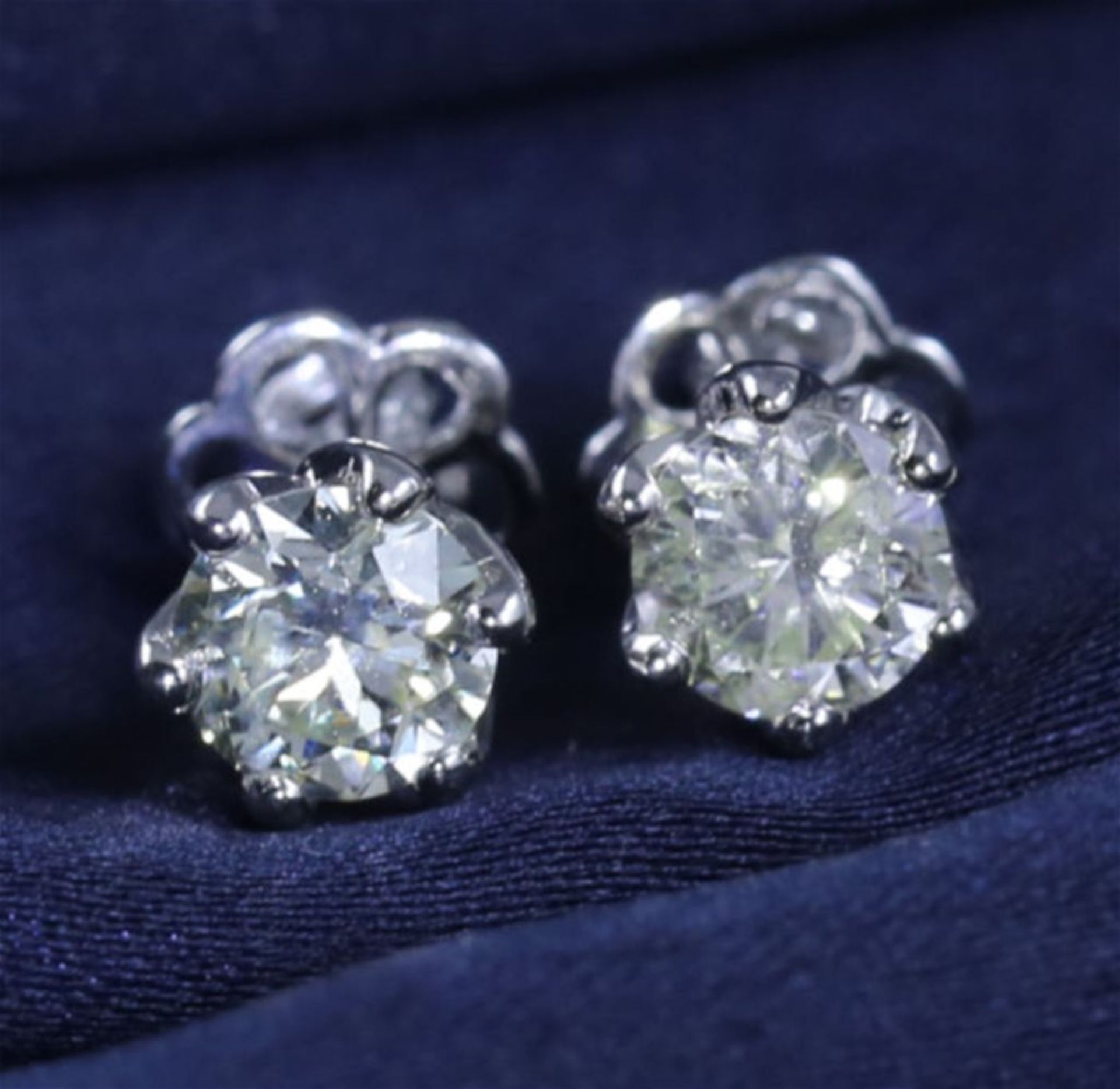 14 K / 585 White Gold Diamond Solitaire Earrings - Image 3 of 6