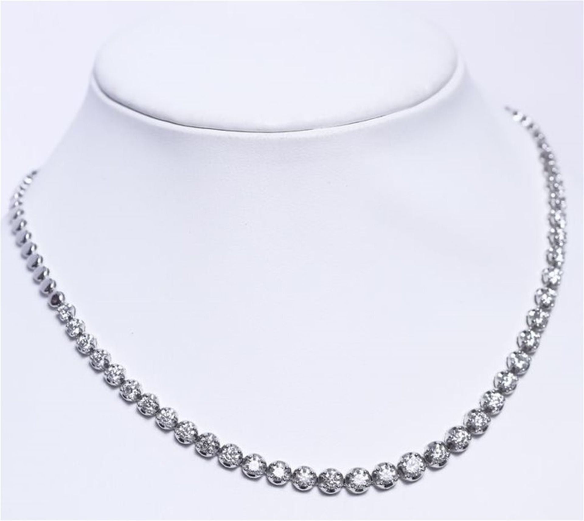 IGI Certified 14.83 ct. Solitaire Diamonds String Necklace with matching Diamond Drop Earrings