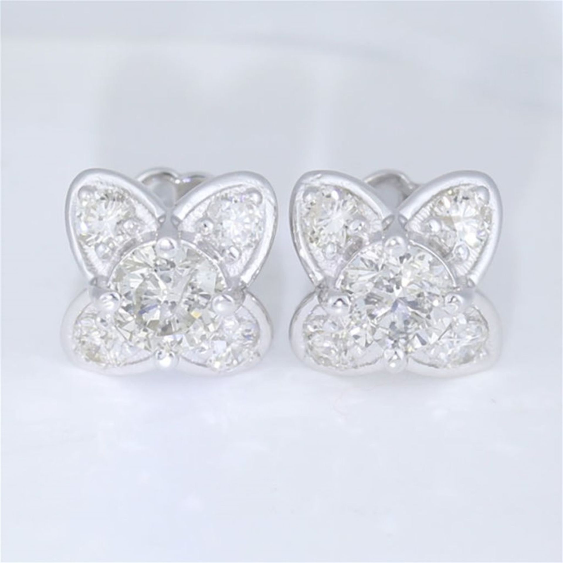 14 K / 585 Very Exclusive White Gold Solitaire Diamond Earrings