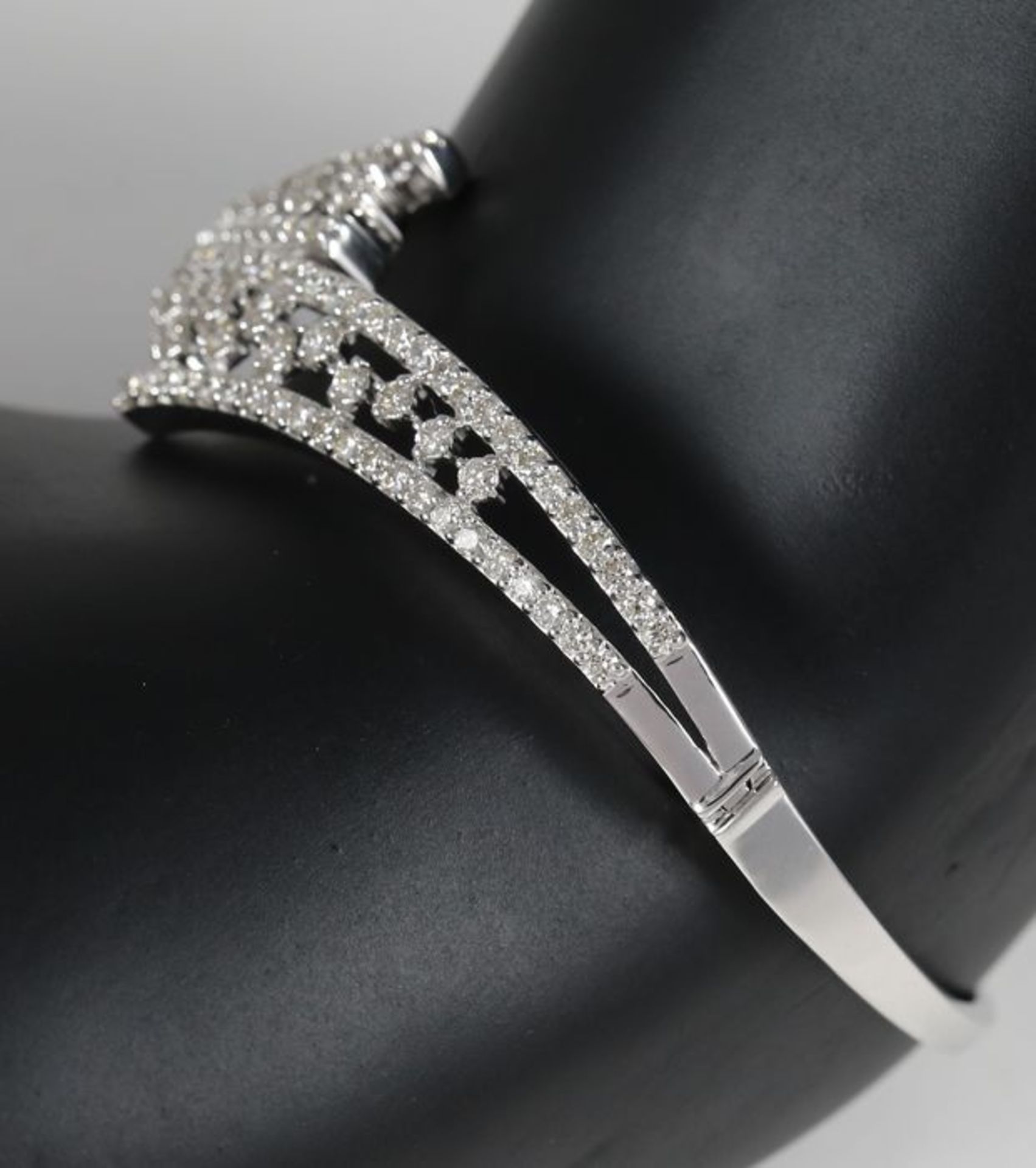 IGI Certified 14 K / 585 White Gold Designer Diamond Bracelet - Image 8 of 9
