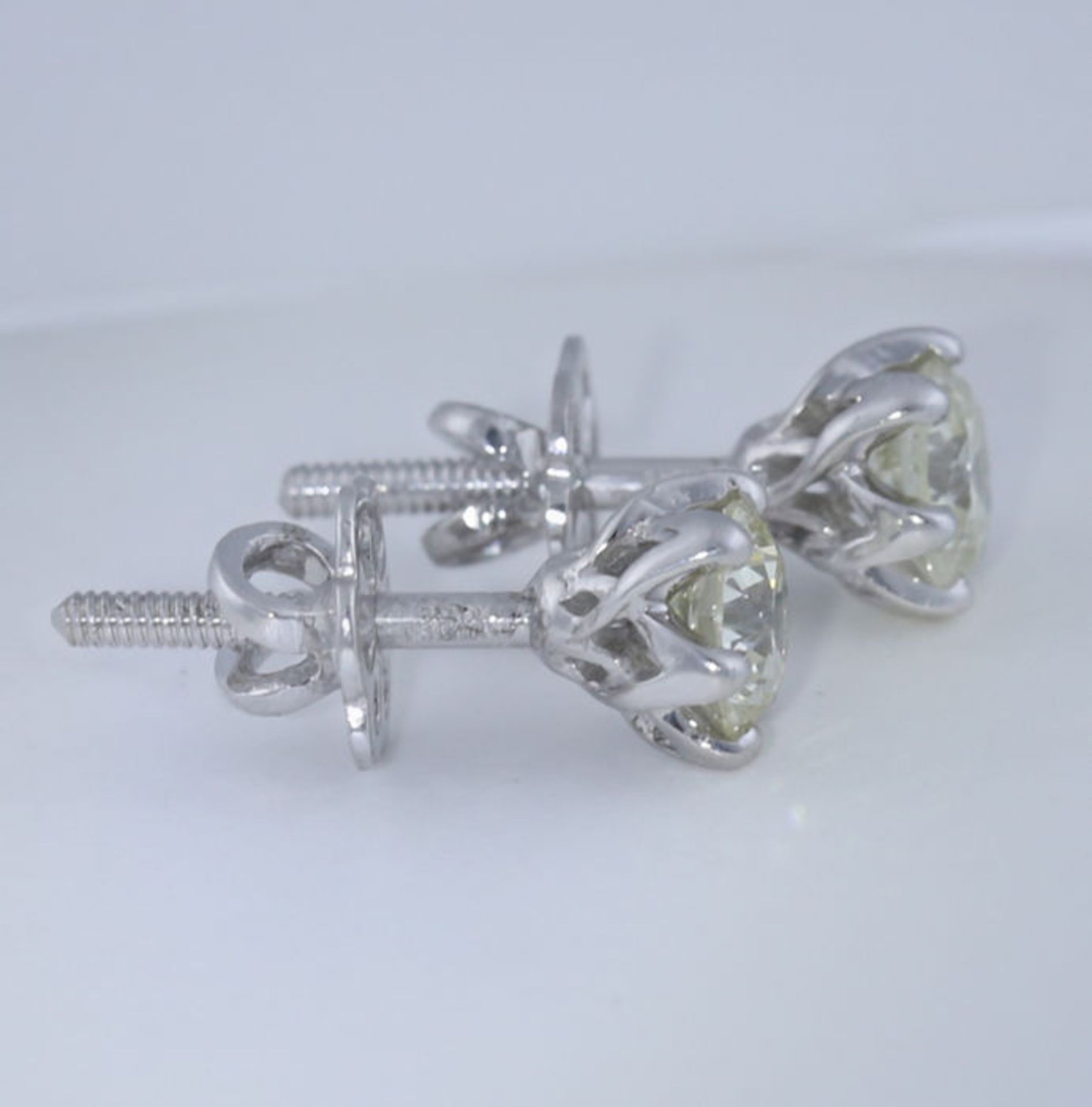 14 K / 585 White Gold Diamond Solitaire Earrings - Image 5 of 6