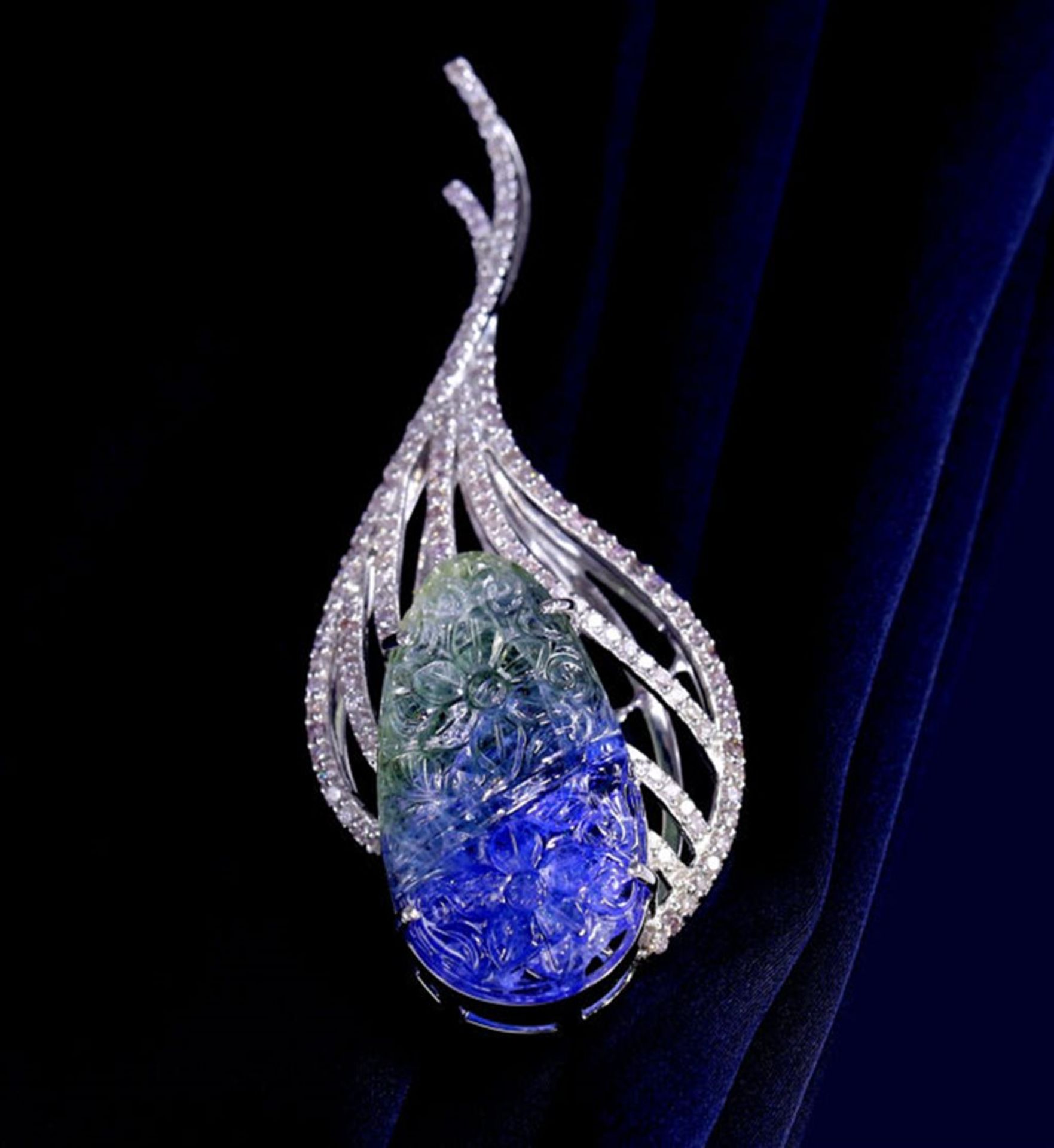 14 K / 585 Floral Carved Tanzanite (IGI Certified) & Diamond Pendant Necklace - Image 3 of 10