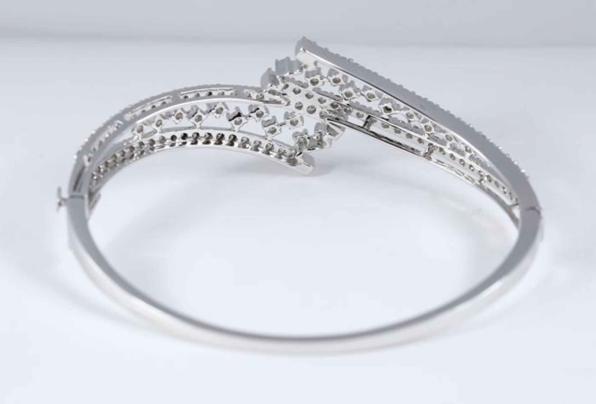 IGI Certified 14 K / 585 White Gold Designer Diamond Bracelet - Image 9 of 9