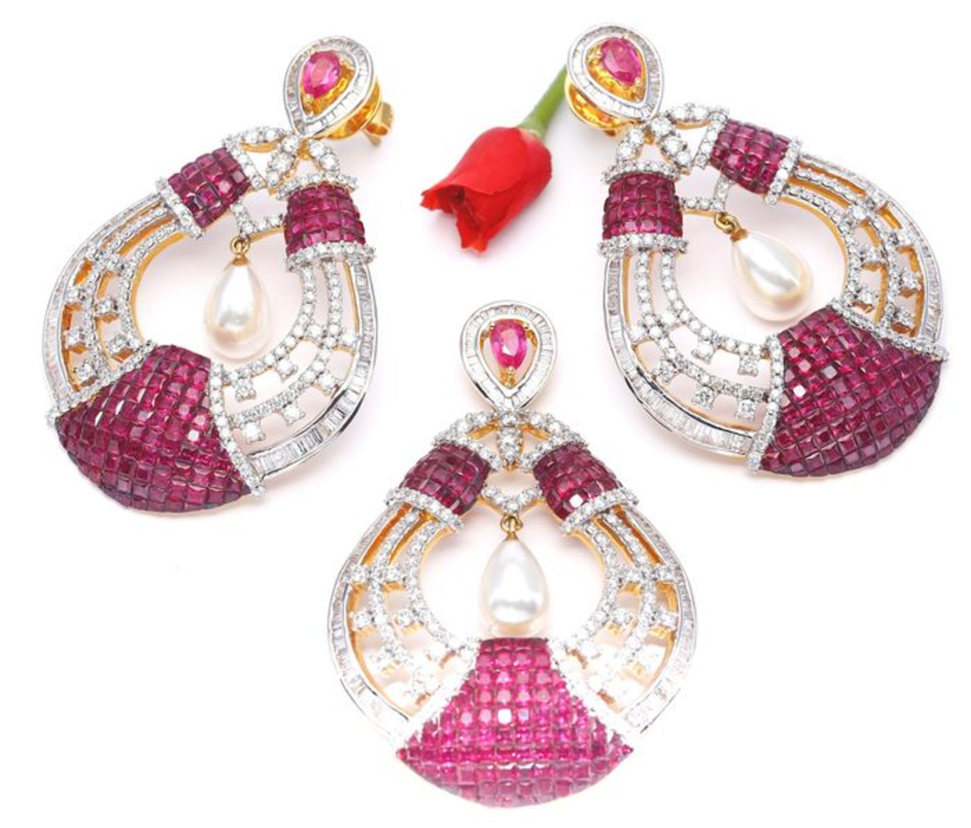 IGI Certified 14 K Yellow Gold Diamond, Ruby & Pearl Necklace Pendant Set with Chandelier Earrings - Image 9 of 9