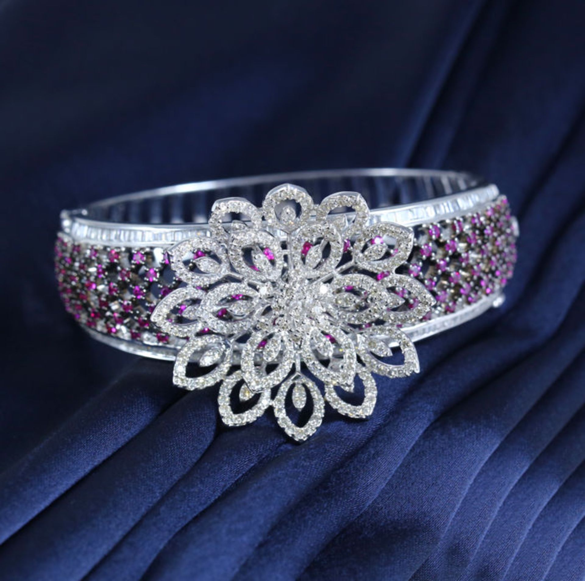 IGI Certified 14 K / 585 Designer Bracelet with Diamonds and Rubies - Image 5 of 8