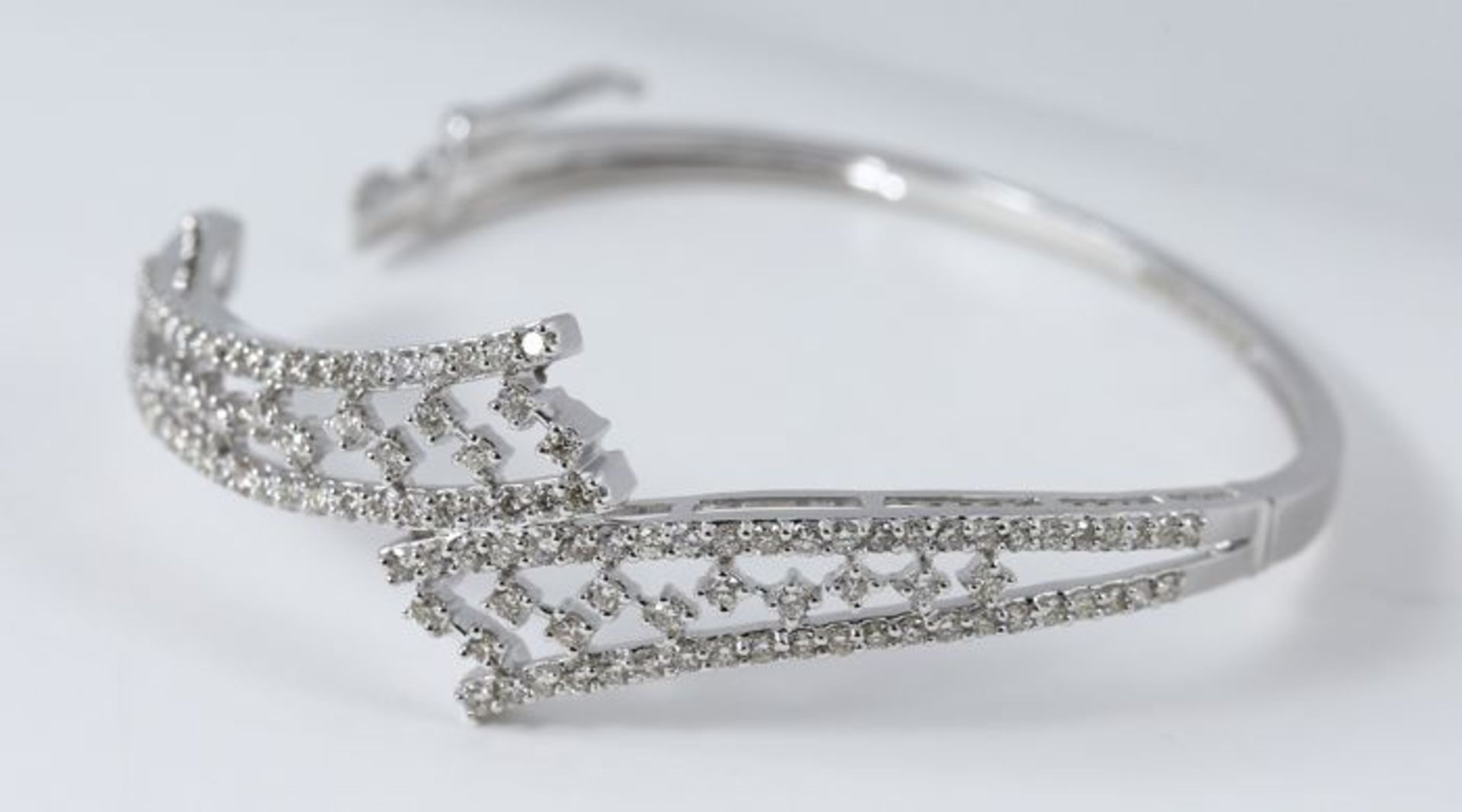 IGI Certified 14 K / 585 White Gold Designer Diamond Bracelet - Image 6 of 9