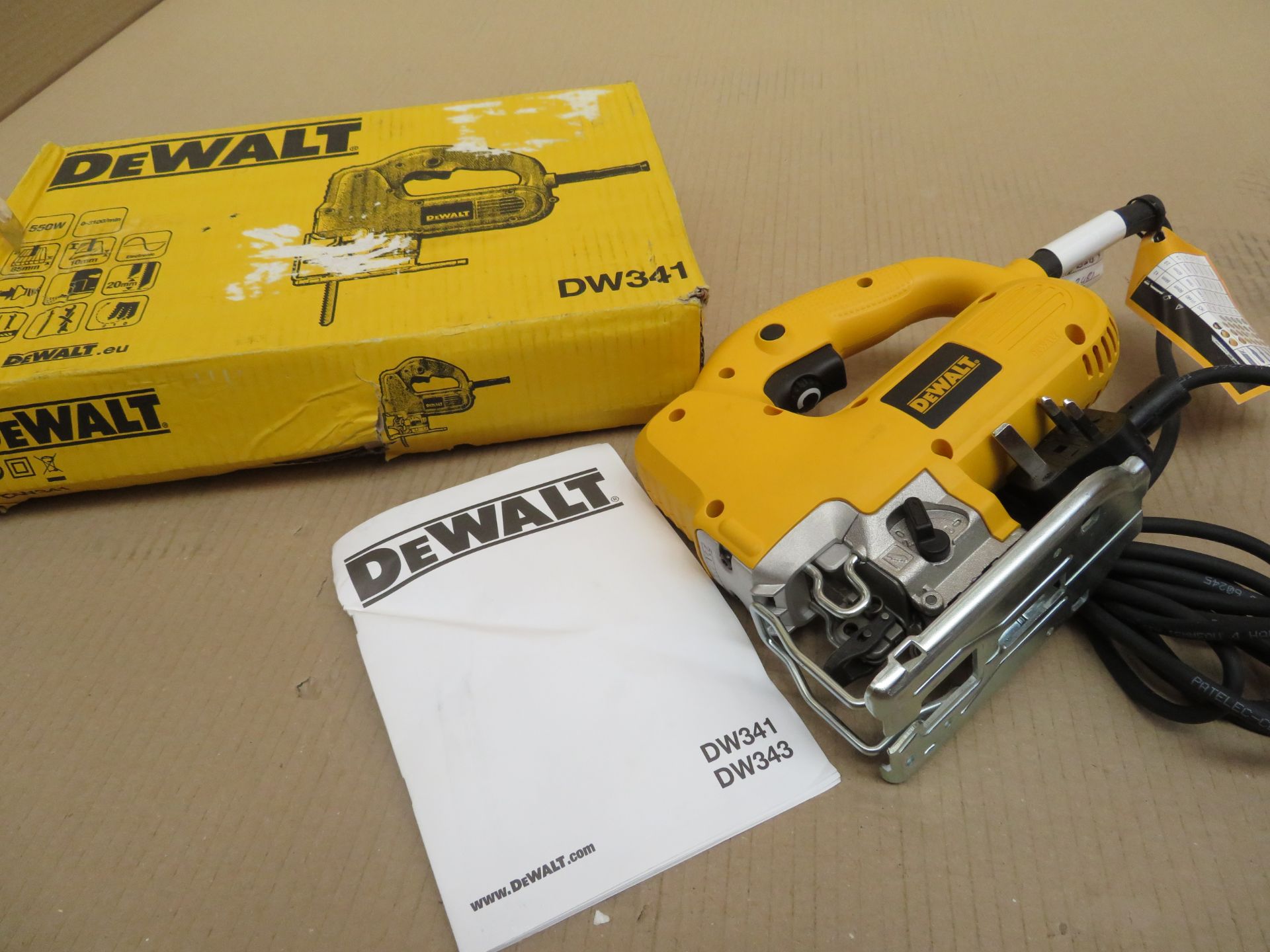 (A21) Dewalt Dw341-Gb 550W Jigsaw 230V- New Condition, Slightly Tatty Box. - Image 3 of 4