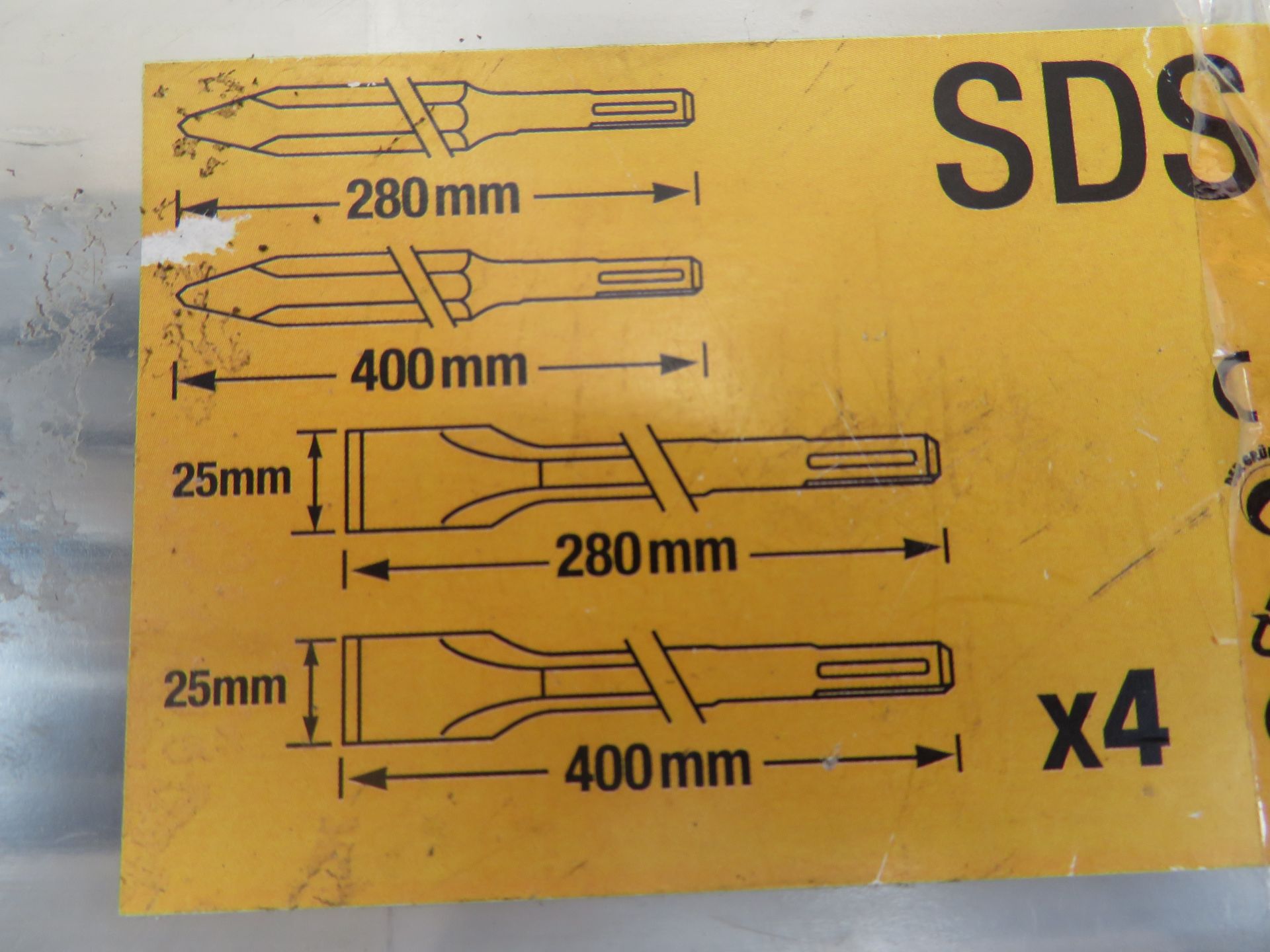 (A26) Dewalt Sdsmaxset Set Of Chisels Pointed And Flat 4 Piece- New Condition, Slightly Tatty Box. - Image 4 of 4