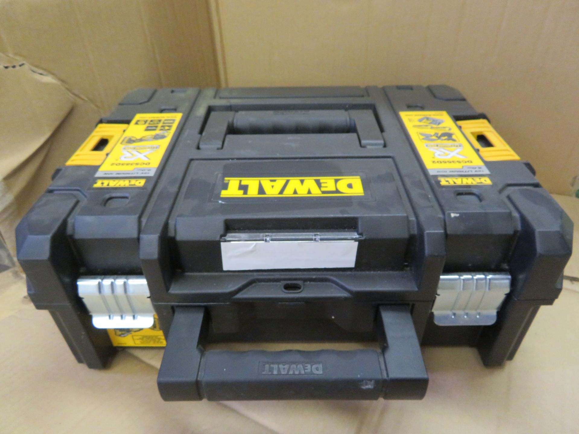 (A2) Dewalt Dcs355D2 18V Brushless Multi Tool With 2X 2.0Ah Li-Ion Batteries + Accessories - - Image 3 of 3