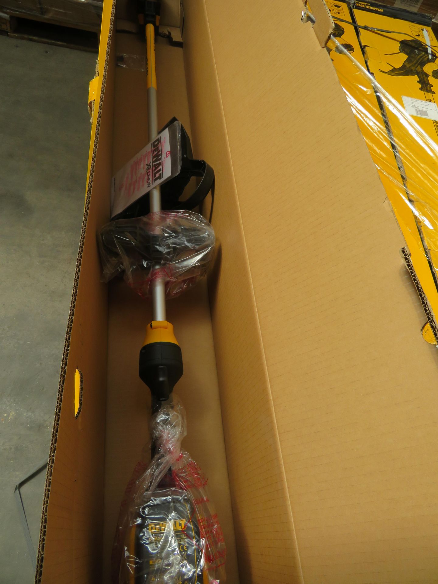 (A6) Dewalt Dcm561P1-Gb 18V 5.0Ah Li-Ion Xr Brushless Cordless Line Trimmer - New Condition, - Image 3 of 6