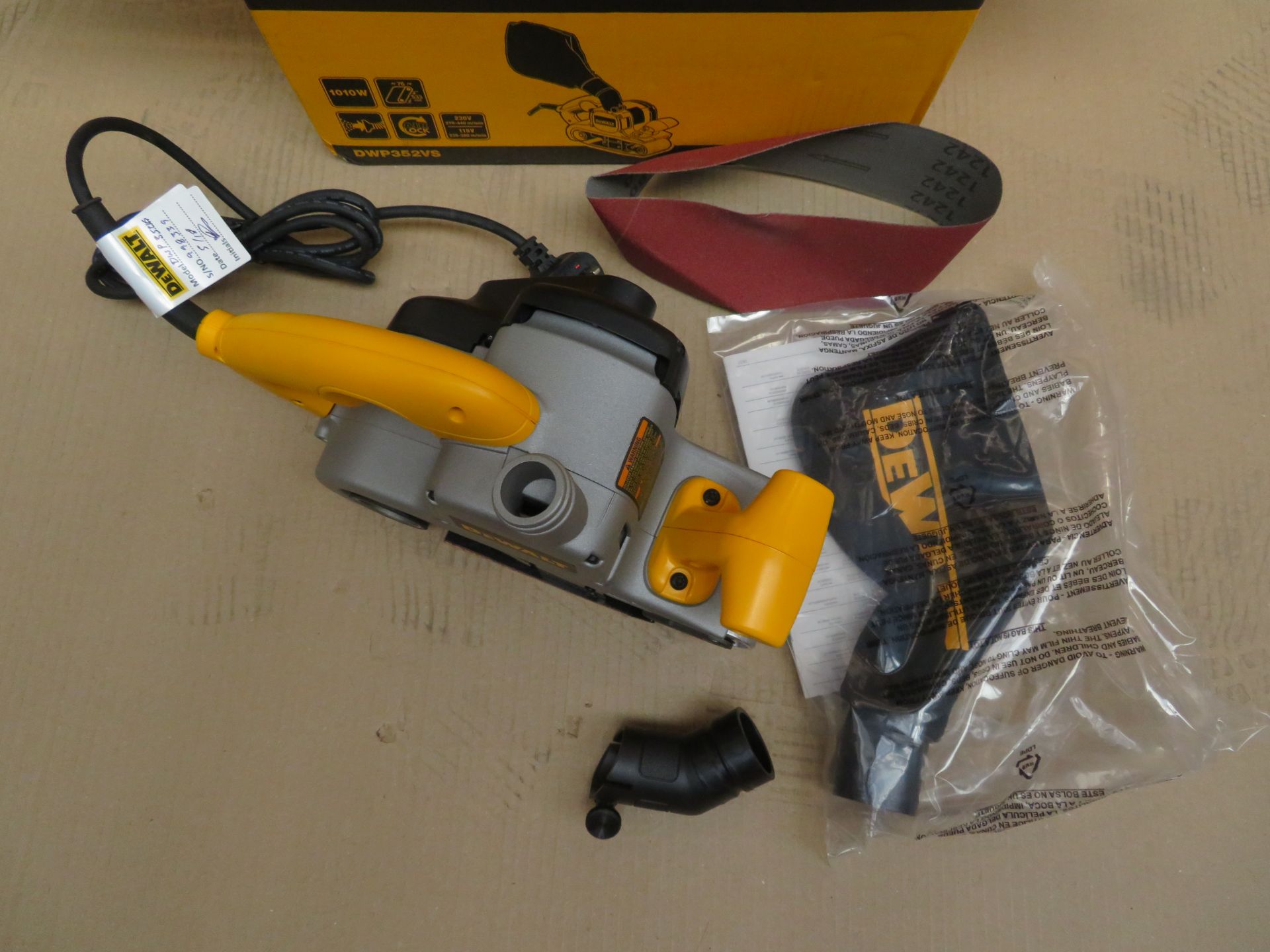 (A17) Dewalt Dwp352Vs-Gb 3" Belt Sander 240V - New Condition, Slightly Tatty Box. - Image 4 of 5