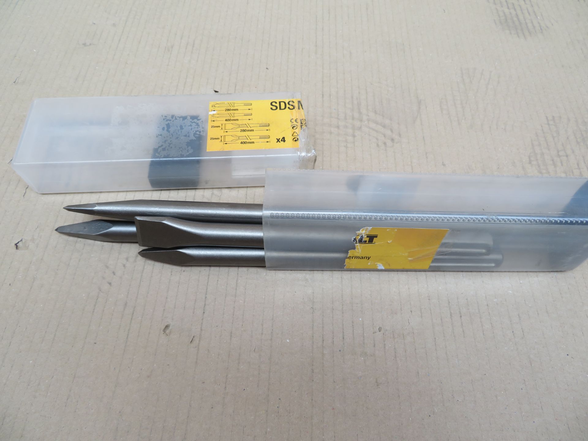 (A26) Dewalt Sdsmaxset Set Of Chisels Pointed And Flat 4 Piece- New Condition, Slightly Tatty Box. - Image 3 of 4