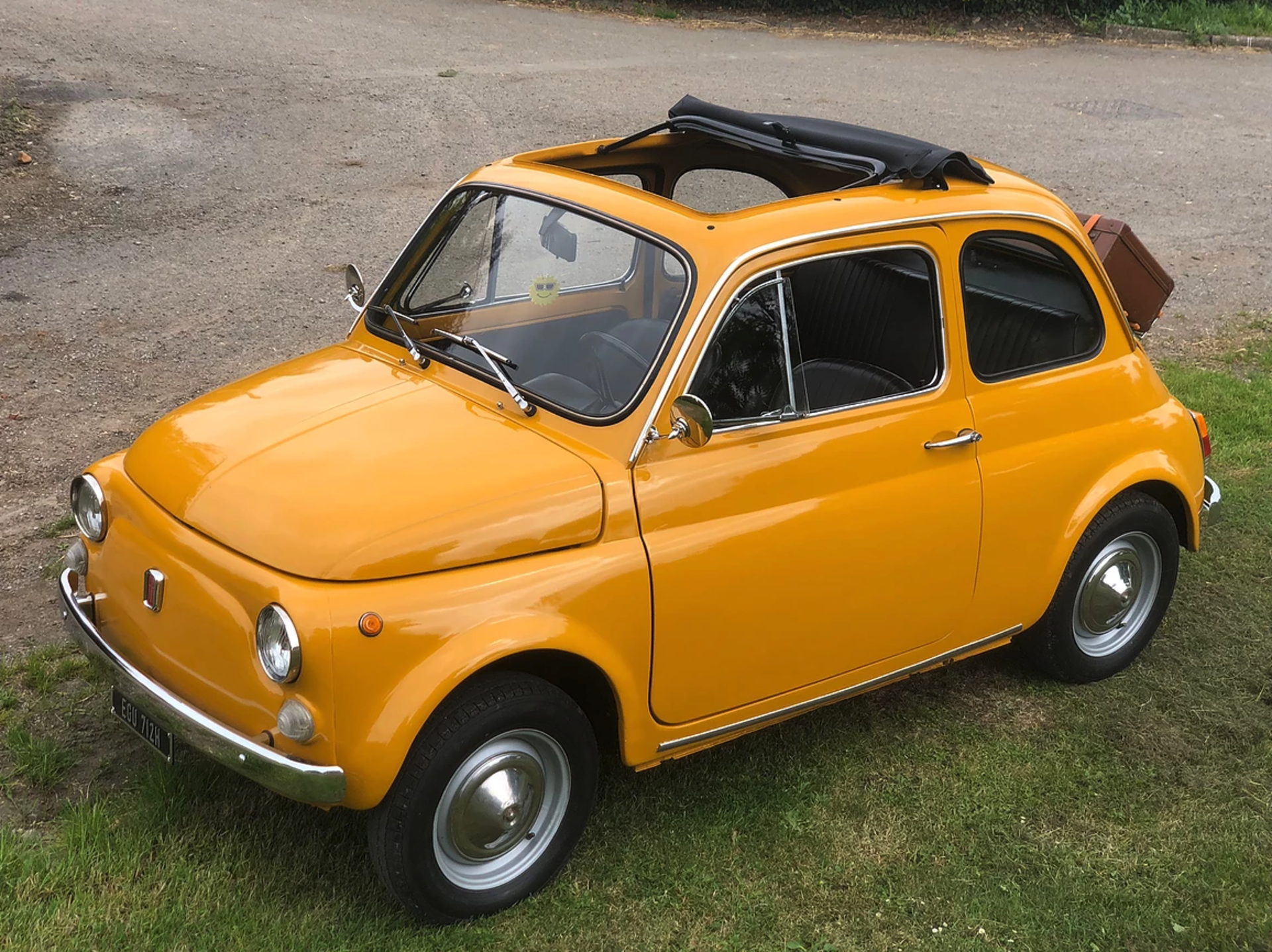 1972 Fiat 500 Lusso in 'Sunburst Yellow' - Image 4 of 13