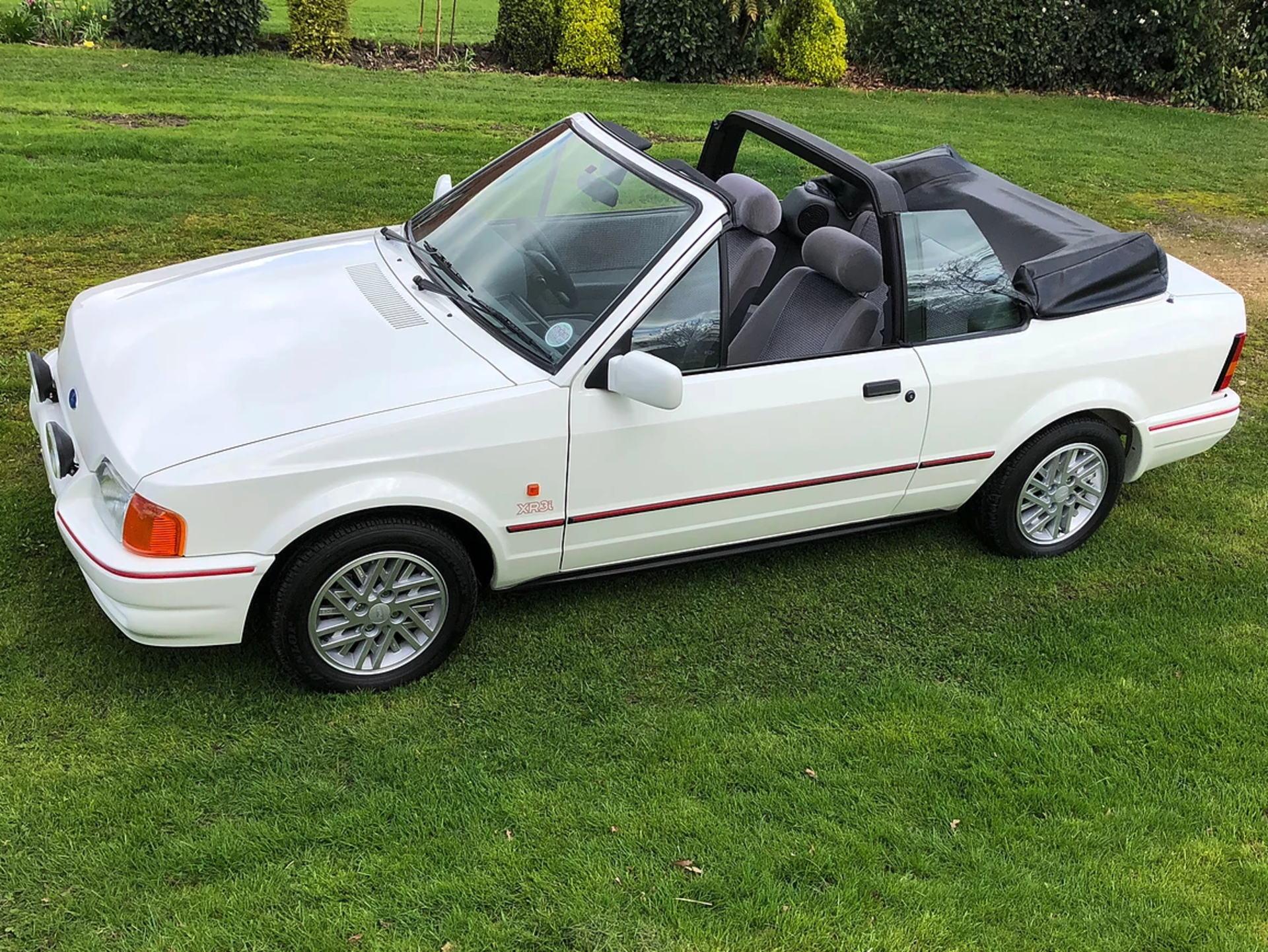 1990 Ford Escort XR3i Convertible - Concours Condition - Bild 2 aus 12