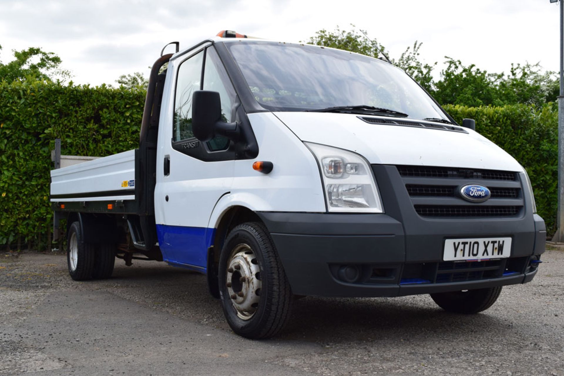 2010 Ford Transit T350 RWD 2.4 115ps Drop Side Pickup With Tail Lift - Image 2 of 11