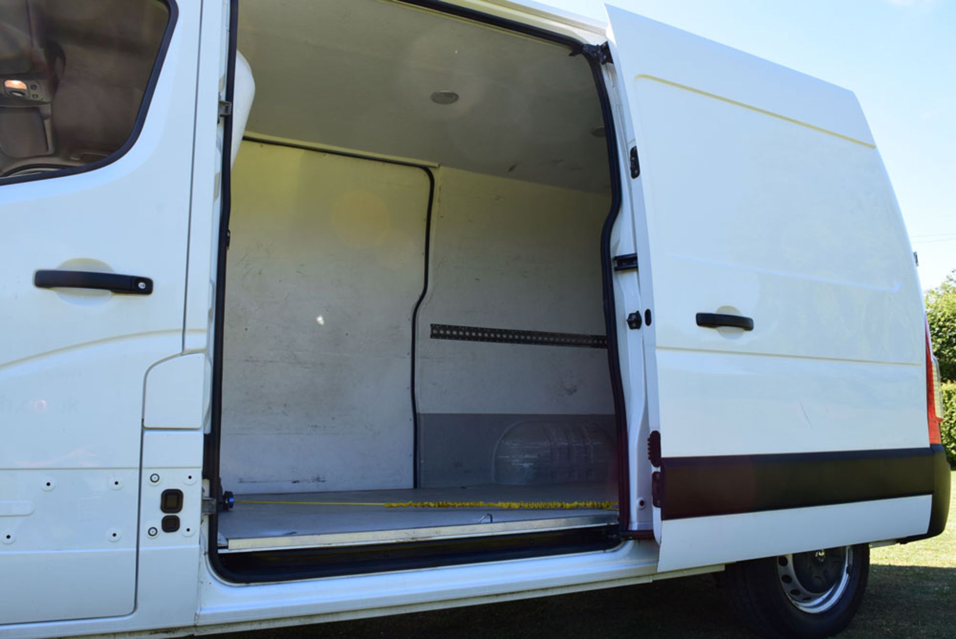 2013 Vauxhall Movano F3500 CDTI L2H2 Panel Van With Ramp, Winch And Washable Lining - Image 7 of 14
