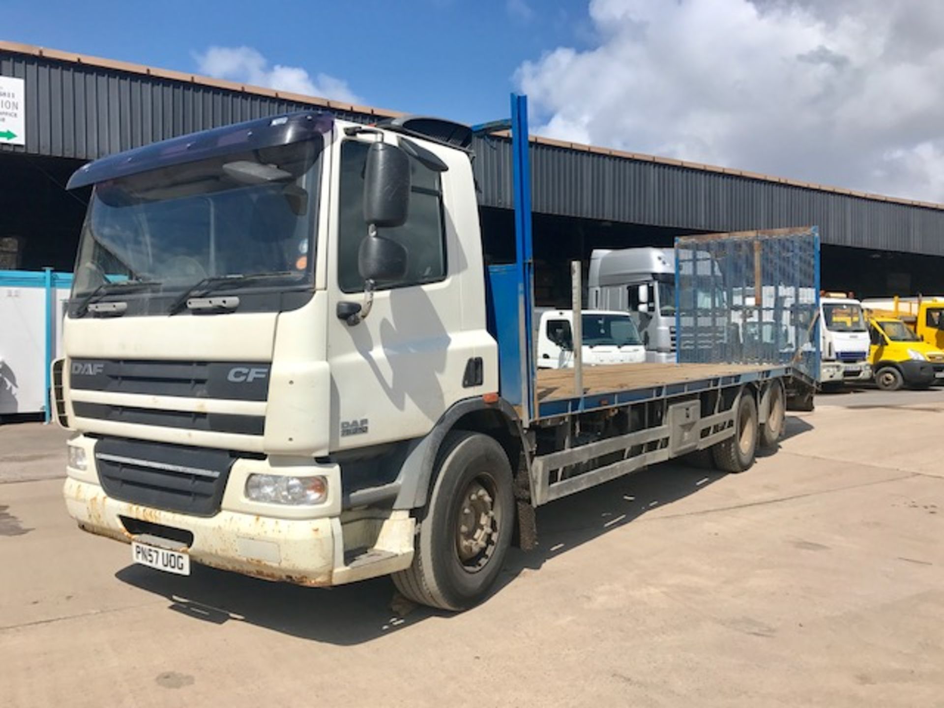 2007 DAF CF 75.310 6x2 Beavertail truck - Image 2 of 9