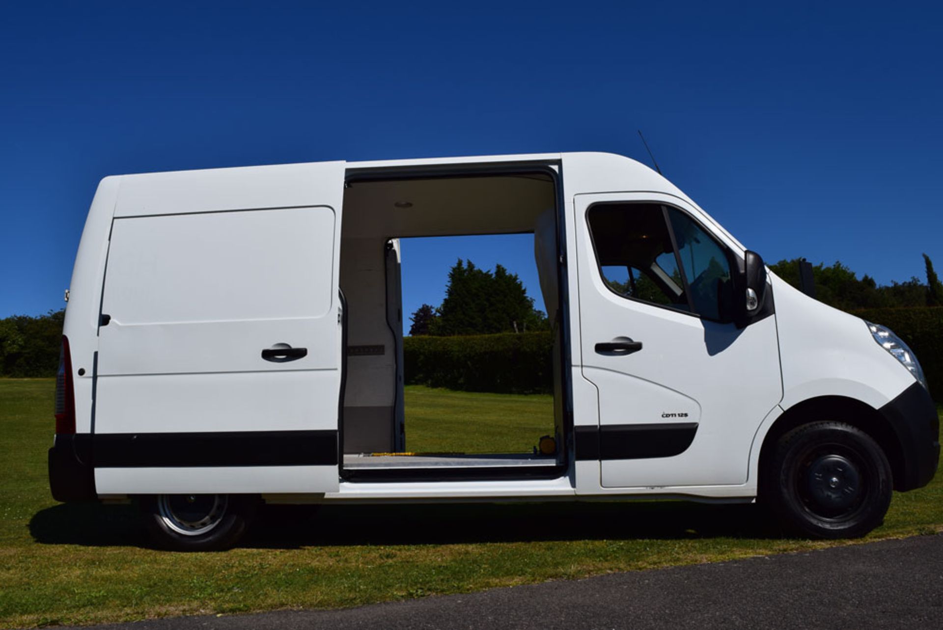 2013 Vauxhall Movano F3500 CDTI L2H2 Panel Van With Ramp, Winch And Washable Lining - Image 9 of 14