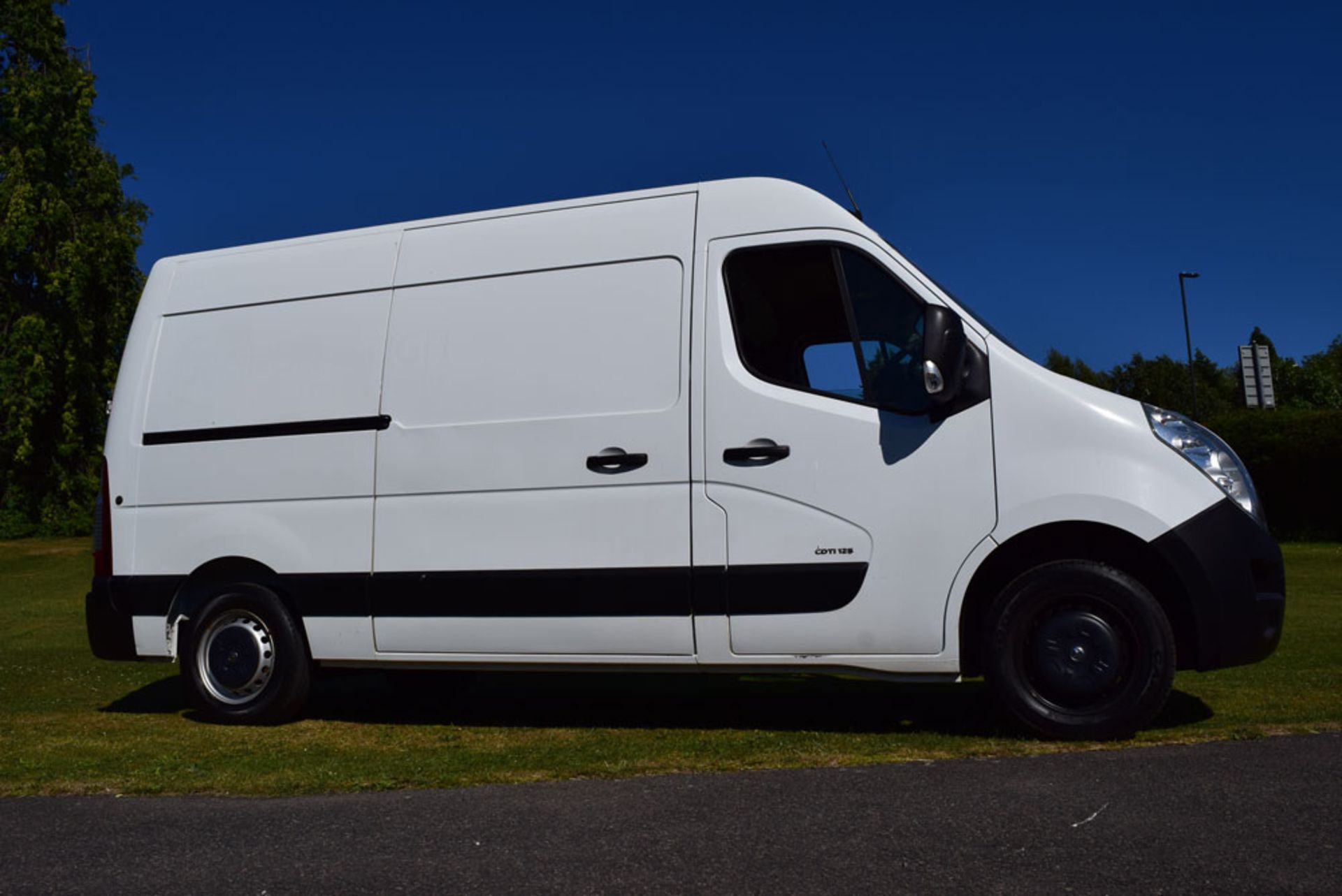 2013 Vauxhall Movano F3500 CDTI L2H2 Panel Van With Ramp, Winch And Washable Lining - Image 3 of 14