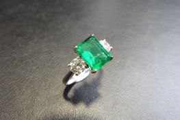 18ct white/yellow gold Emerald diamond three stone ring,9mmx7mm natural Zambian emerald good