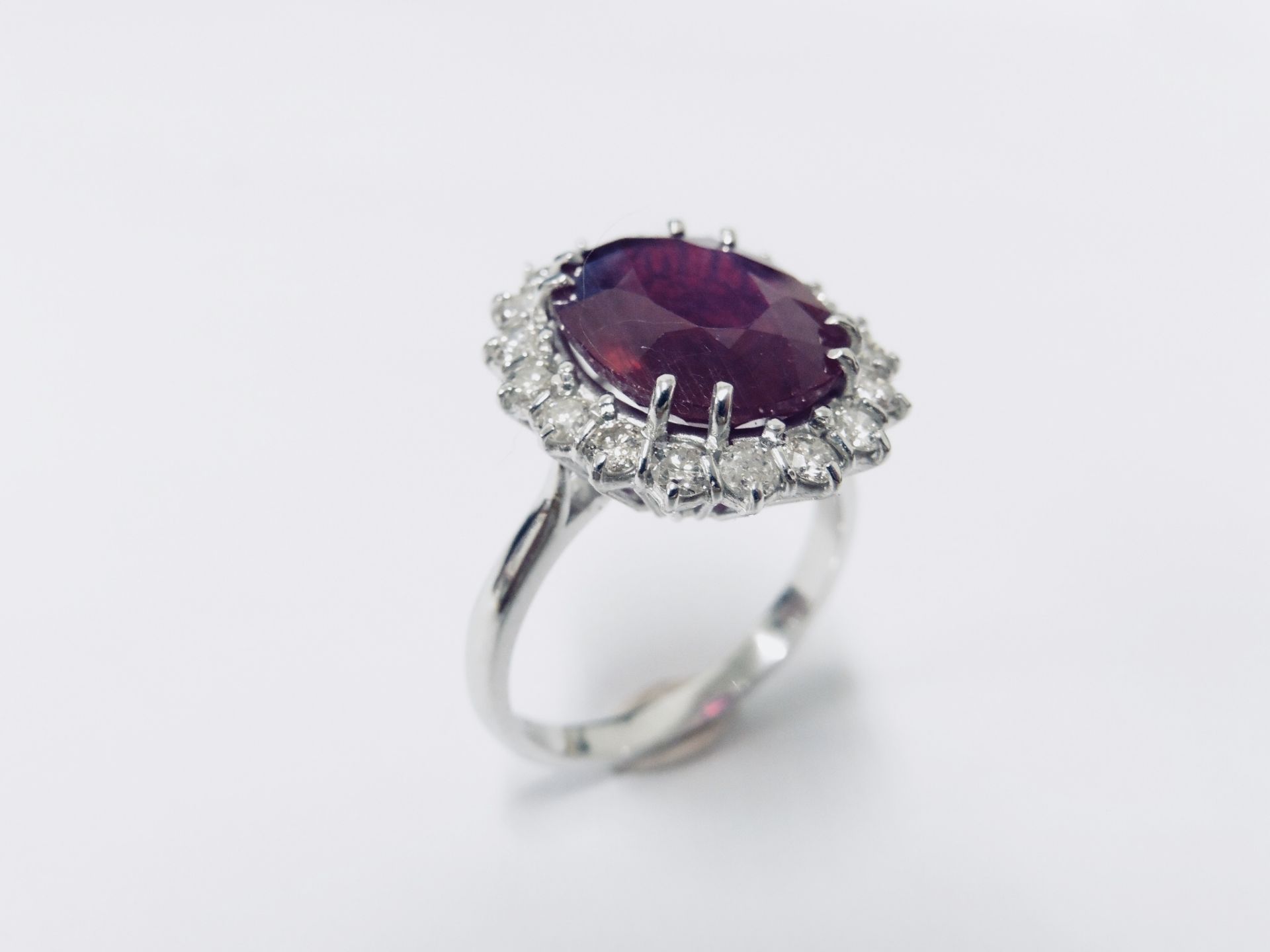 6ct ruby and diamond cluster ring set in platinum. Oval cut colour treated ( fracture filled ) - Image 5 of 6