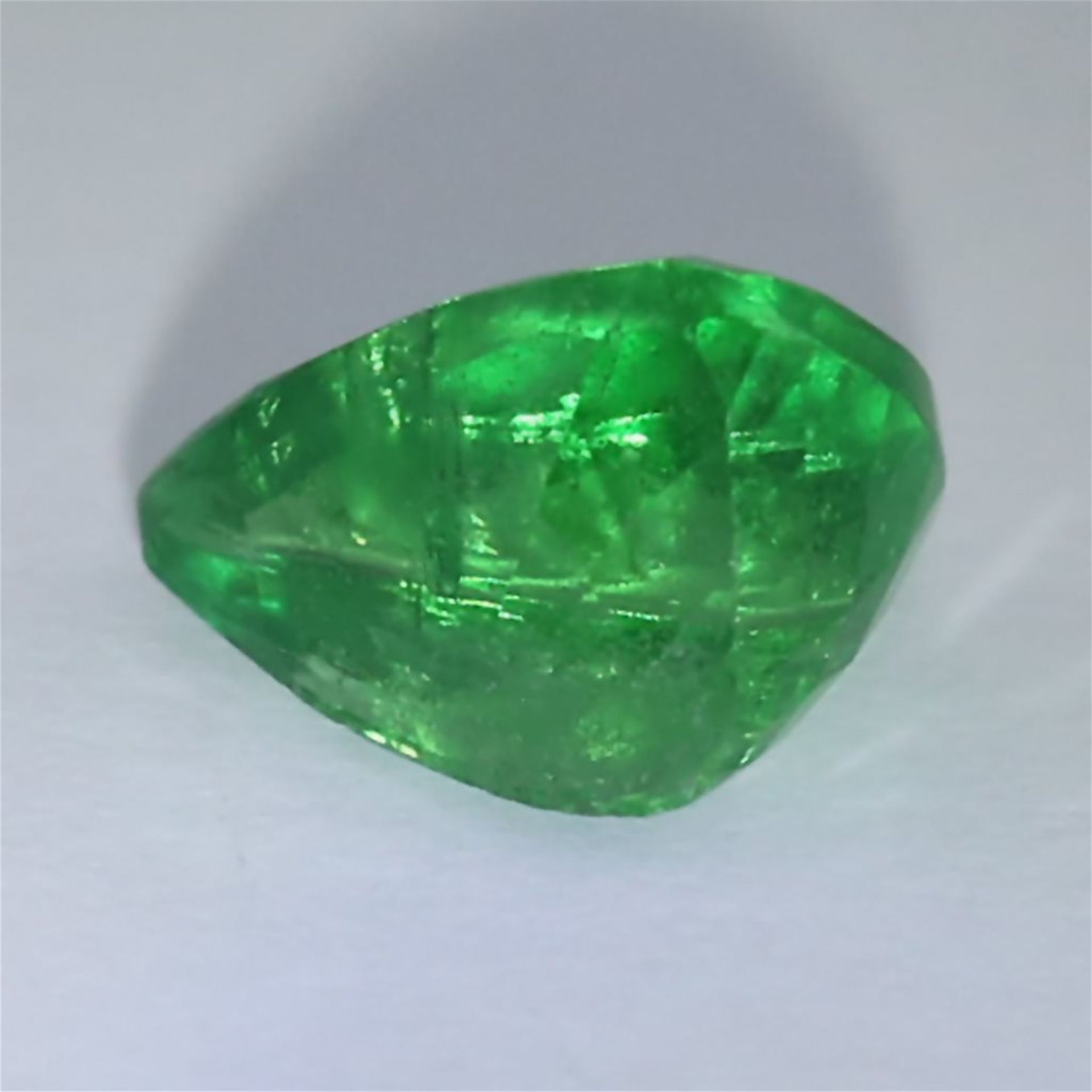 GIA Certified 2.48 ct. Tsavorite (Grossularite - Garnet) KENYA - Image 4 of 6