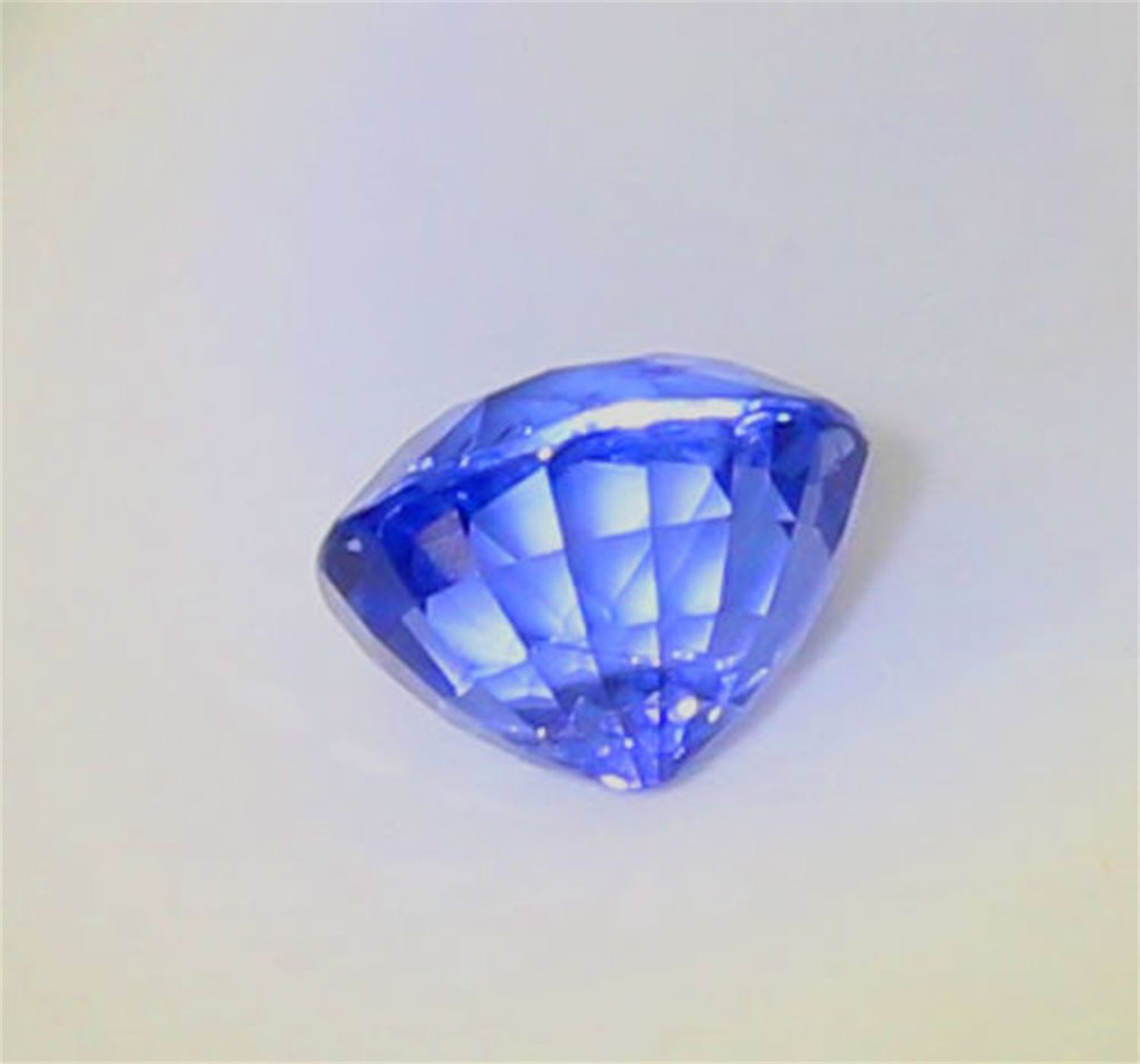 LOTUS Certified 1.98 ct. Blue Sapphire - Cornflower Blue - Image 5 of 8