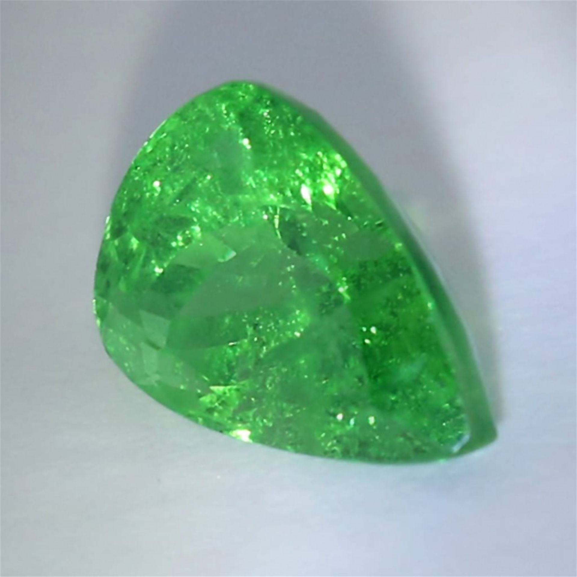 GIA Certified 2.48 ct. Tsavorite (Grossularite - Garnet) KENYA - Image 3 of 6