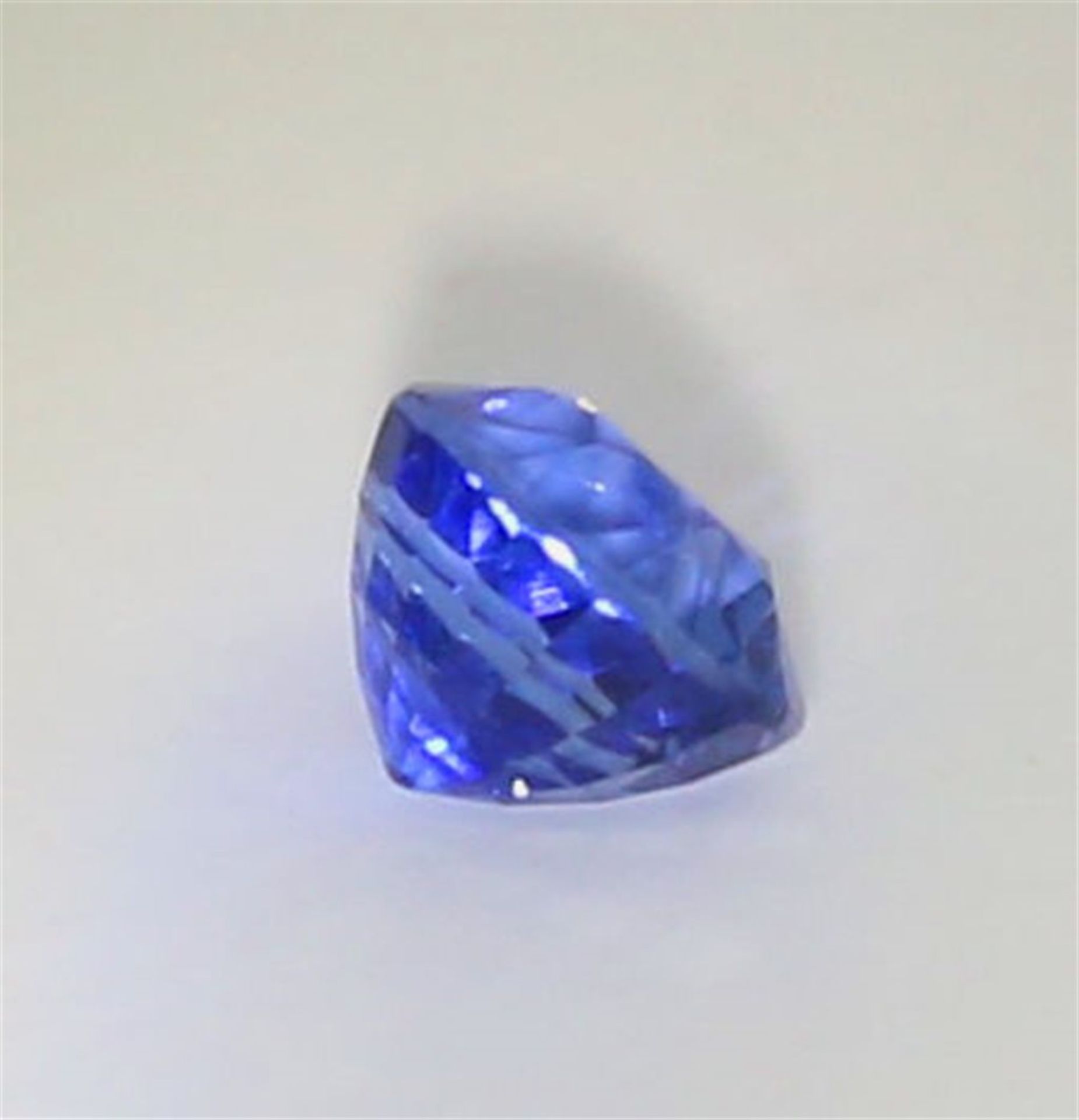 LOTUS Certified 1.98 ct. Blue Sapphire - Cornflower Blue - Image 4 of 8