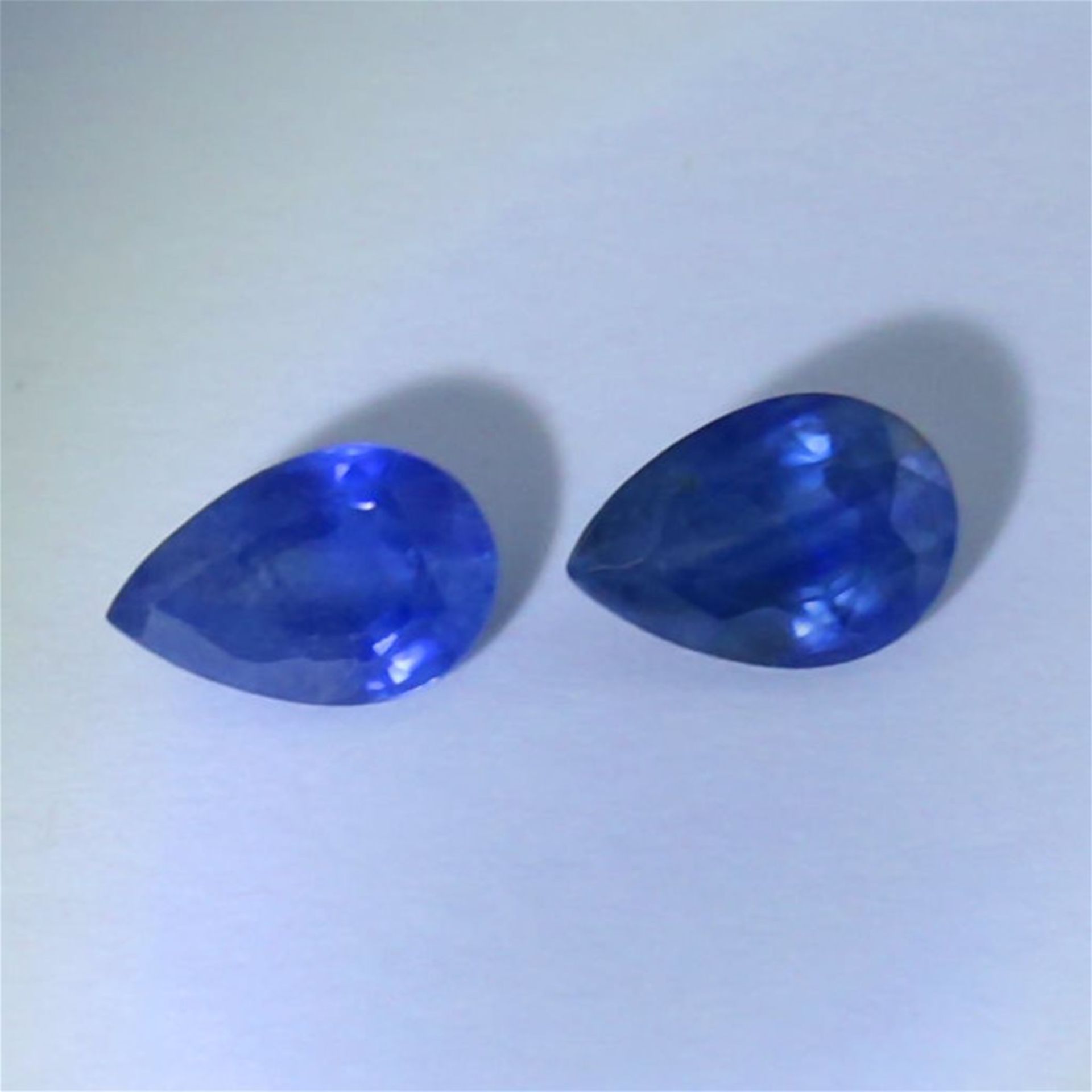 IGI Certified - Set of 2 Blue Sapphires MADAGASCAR