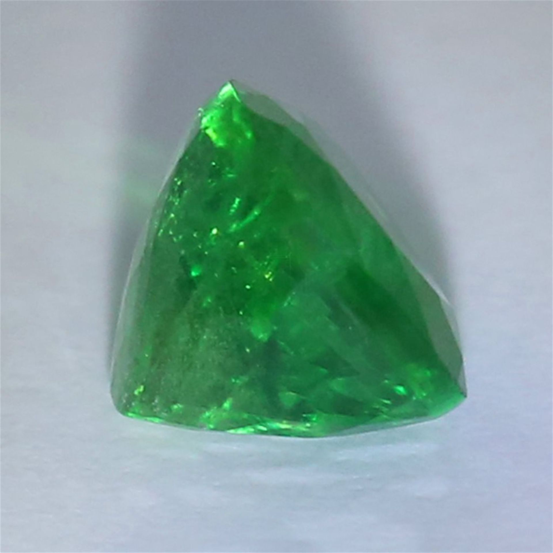 GIA Certified 2.48 ct. Tsavorite (Grossularite - Garnet) KENYA - Image 5 of 6