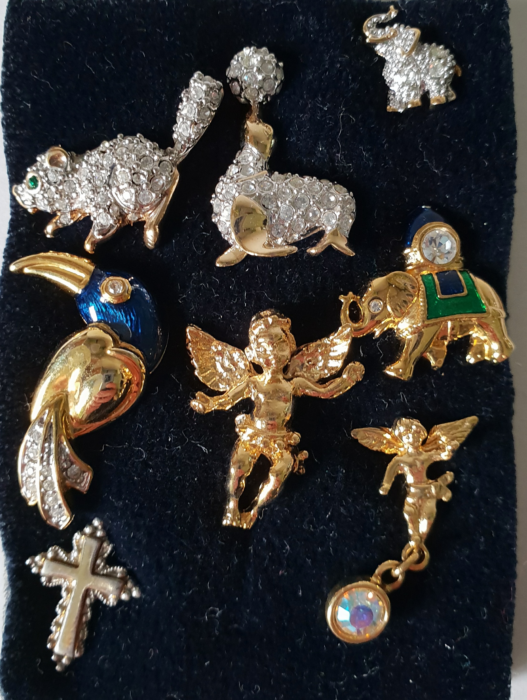 Costume Jewellery 8 x Brooches Animals & Religious NO RESERVE