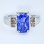 14 K / 585 White Gold Very Exclusive Designer Blue Sapphire (GIA certified) and Diamond Ring