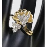 IGI certified 18 K / 750 Yellow gold Designer Diamond Ring