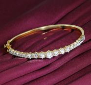 IGI Certified 14 K / 585 Yellow Gold Solitaire Diamond Bracelet