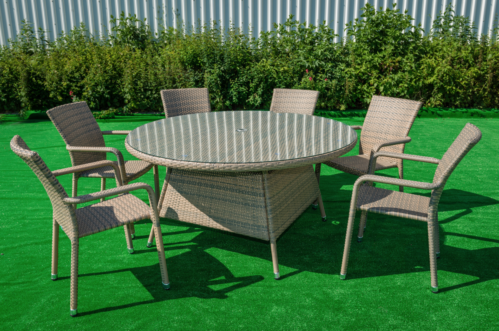 Edinburgh Round Rattan Dining Set with 6 Chairs Description. The Edinburgh rattan dining set in