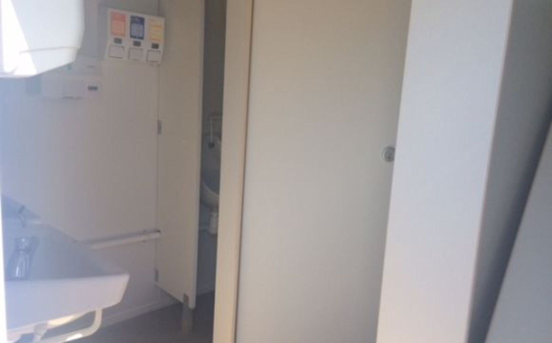 16'x9' Anti-Vandal Toilet and Shower Block - Bild 4 aus 6