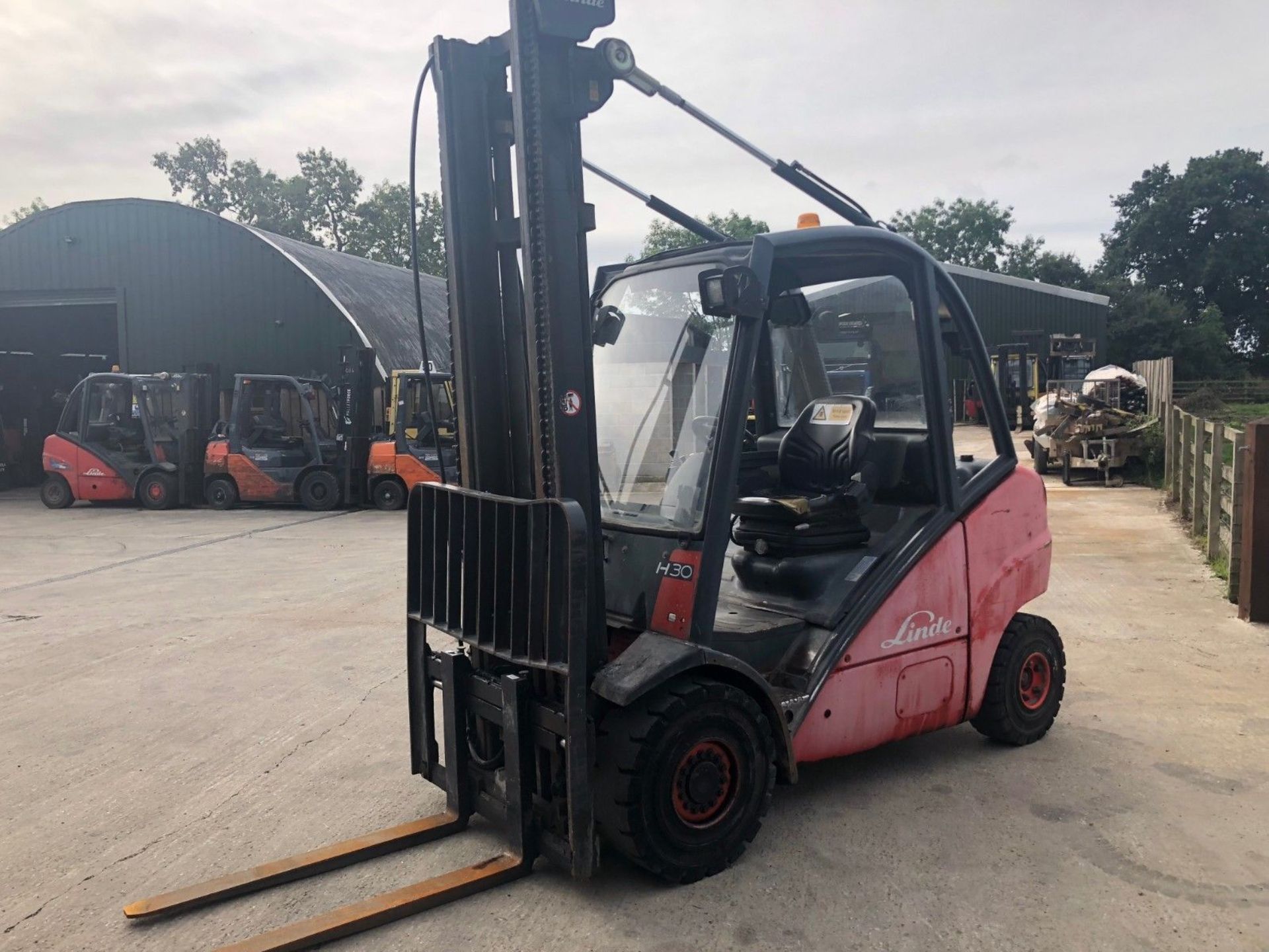 LINDE H30D DIESEL FORK LIFT, DUPLEX MAST, SIDE SHIFT, YEAR 2006 - Image 2 of 4