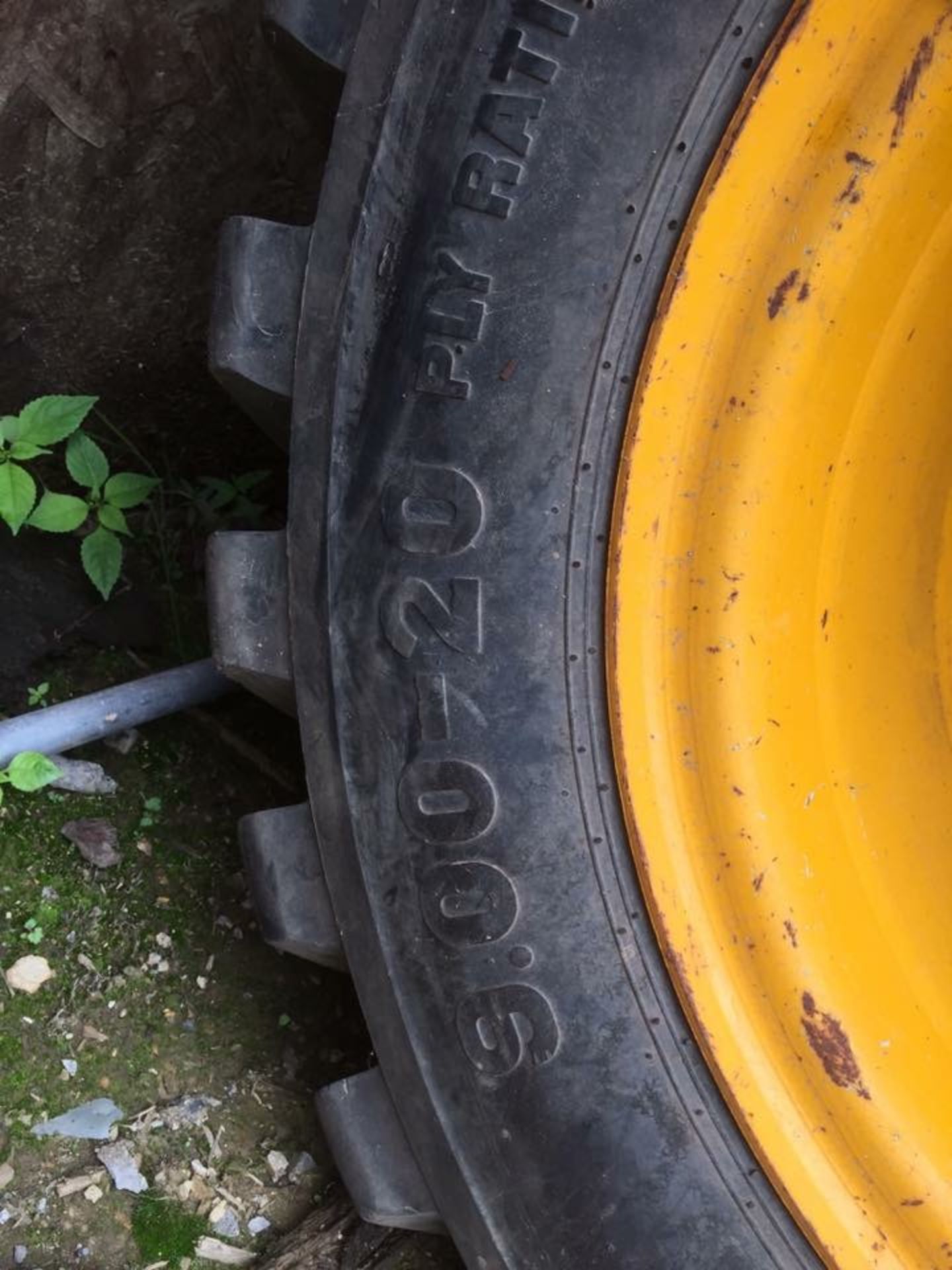 6 JCB wheels and tyres - Image 2 of 4