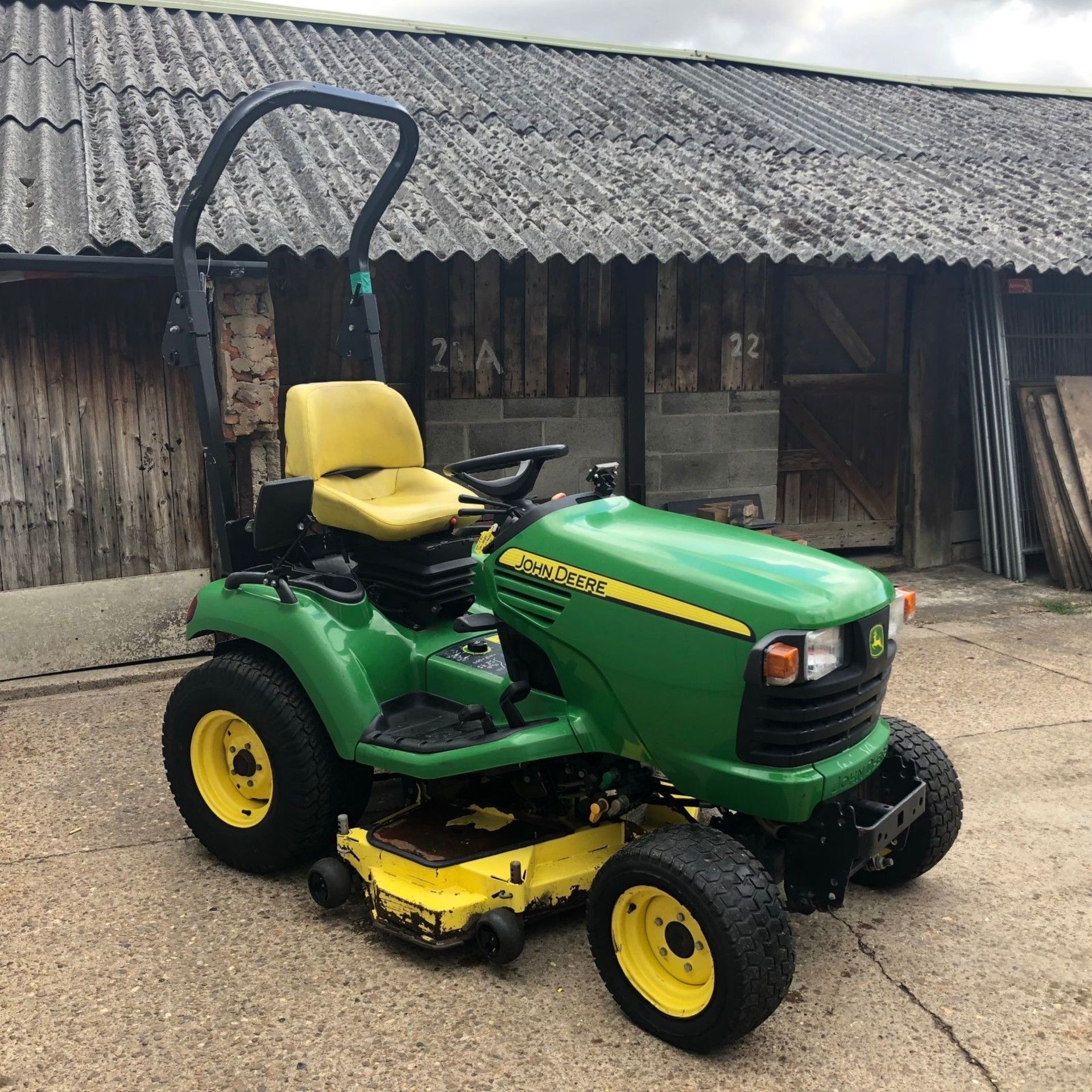 John Deere X749 Diesel Ride On Tractor c/w 48" cut Mower - Image 2 of 5