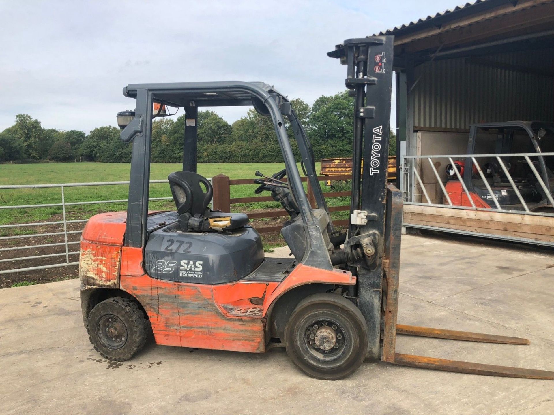 TOYOTA 62-7FDF25, DIESEL FORK LIFT, DUPLEX MAST, SIDE SHIFT, YEAR 2006