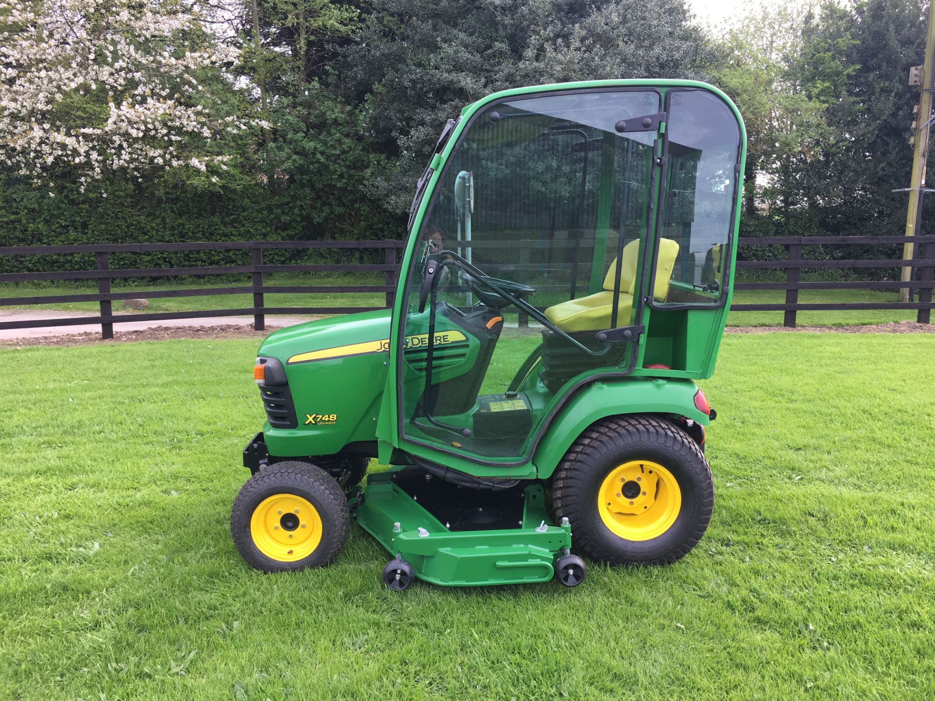 JOHN DEERE X748, DIESEL, YEAR 2011, 4x4, 60" CUT MOWER DECK - Image 4 of 7