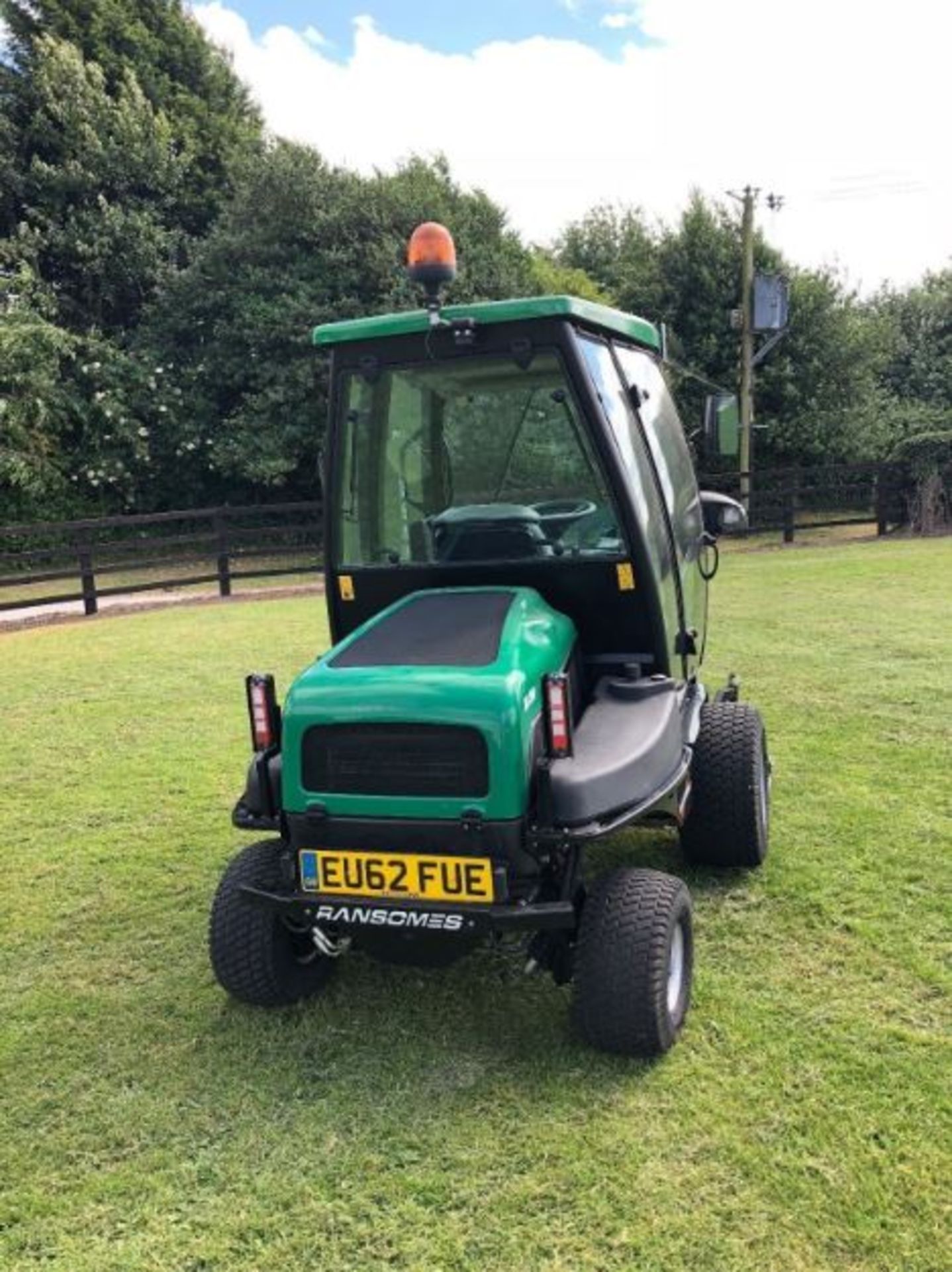Ransomes HR300T upfront ride on rotary mower, Year 2012, 60" cut, road registered, 4 wheel drive. - Bild 3 aus 5
