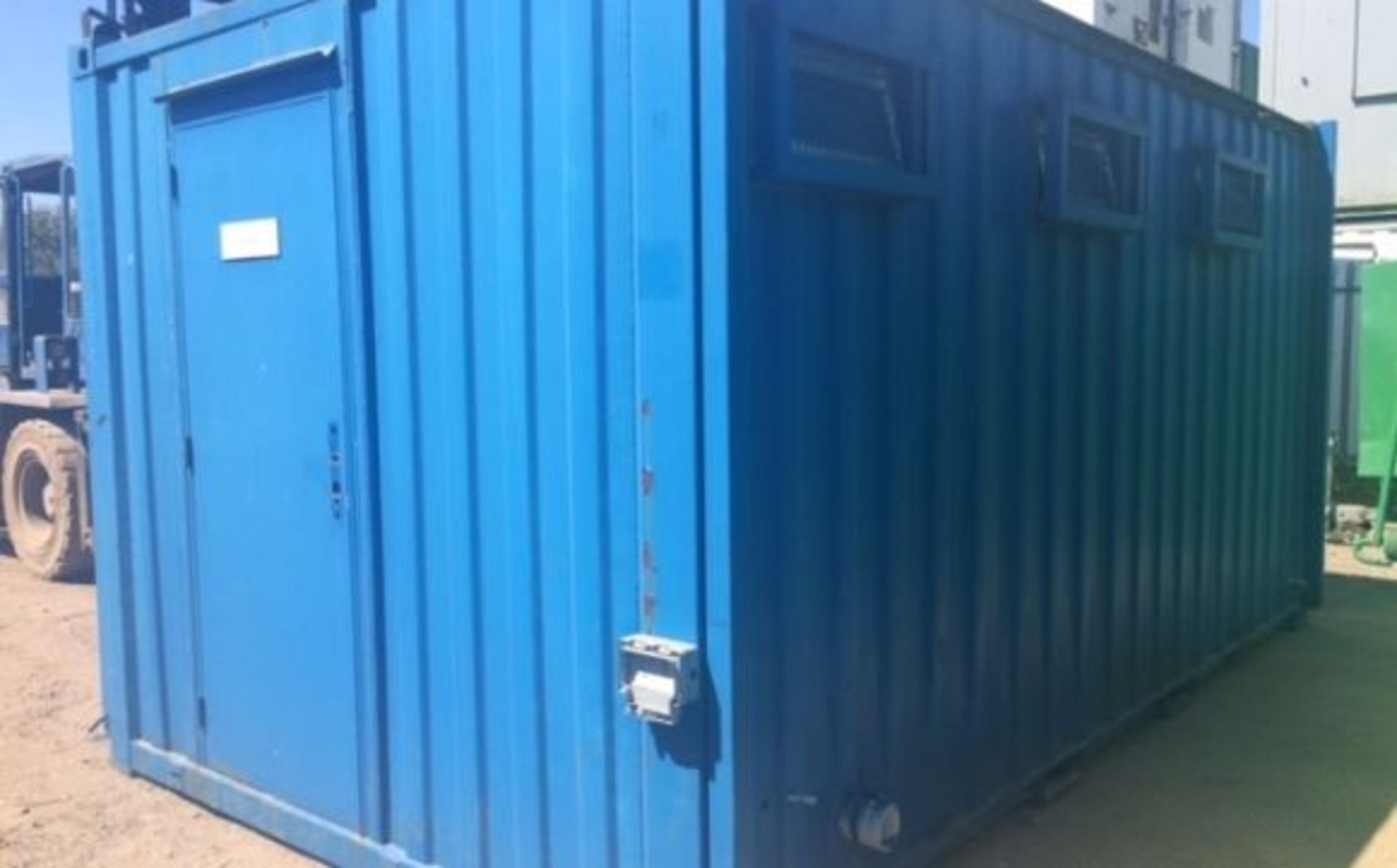 16'x9' Anti-Vandal Toilet and Shower Block - Bild 2 aus 6