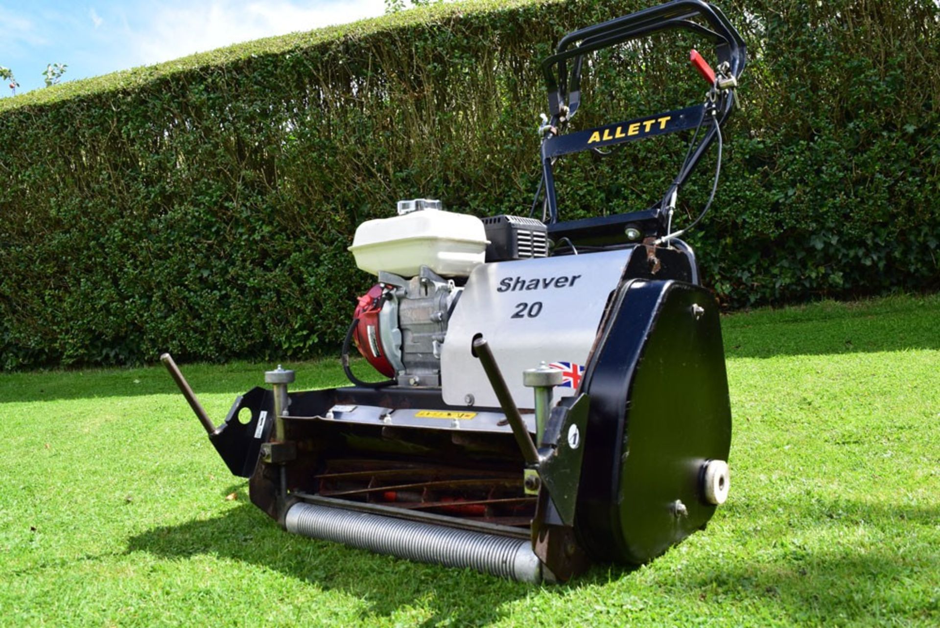 2012 Allett Shaver 20, 10 Blade Cylinder Mower With Grass Box - Image 3 of 8