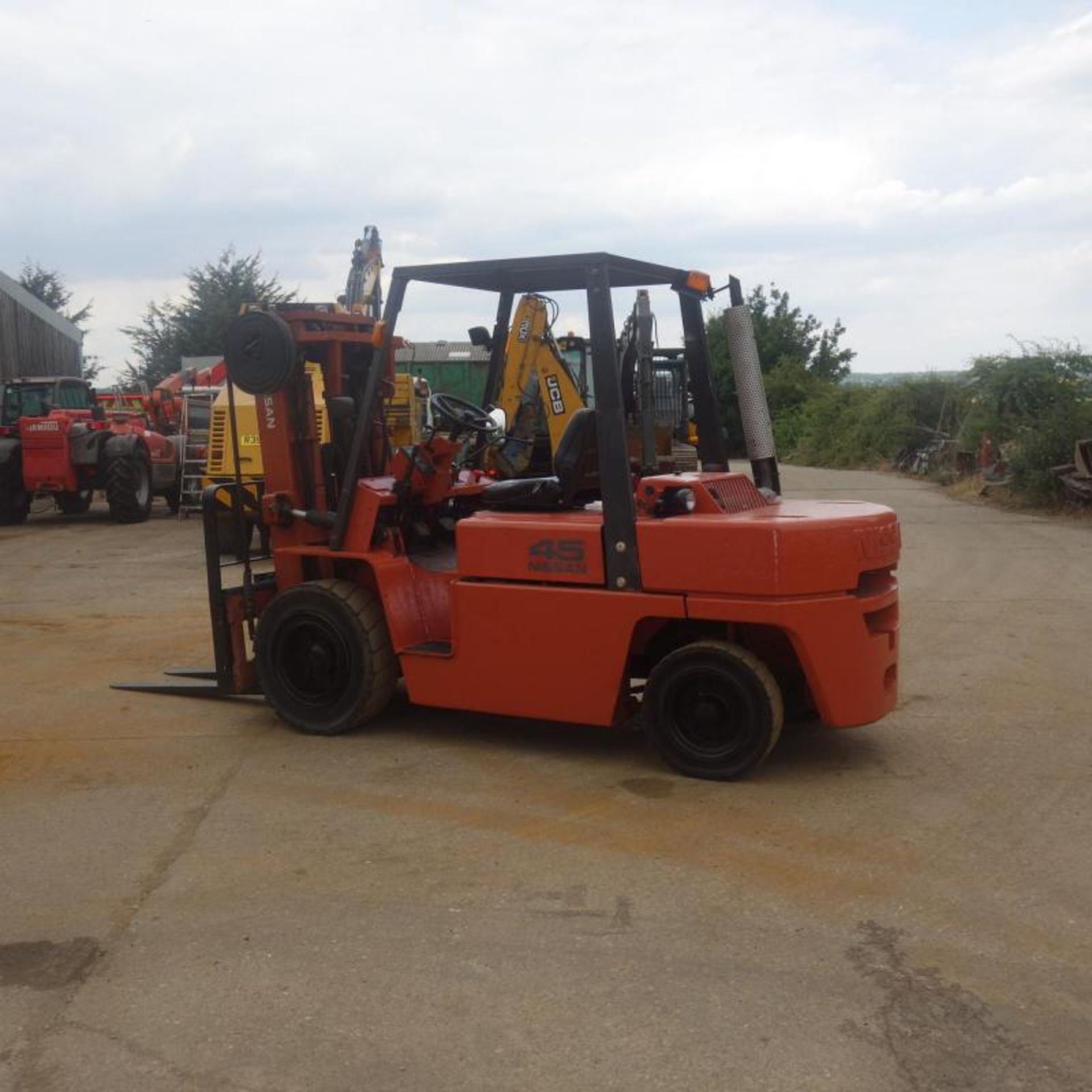 2004 4.5 Ton Nissan Forklift - Image 2 of 9