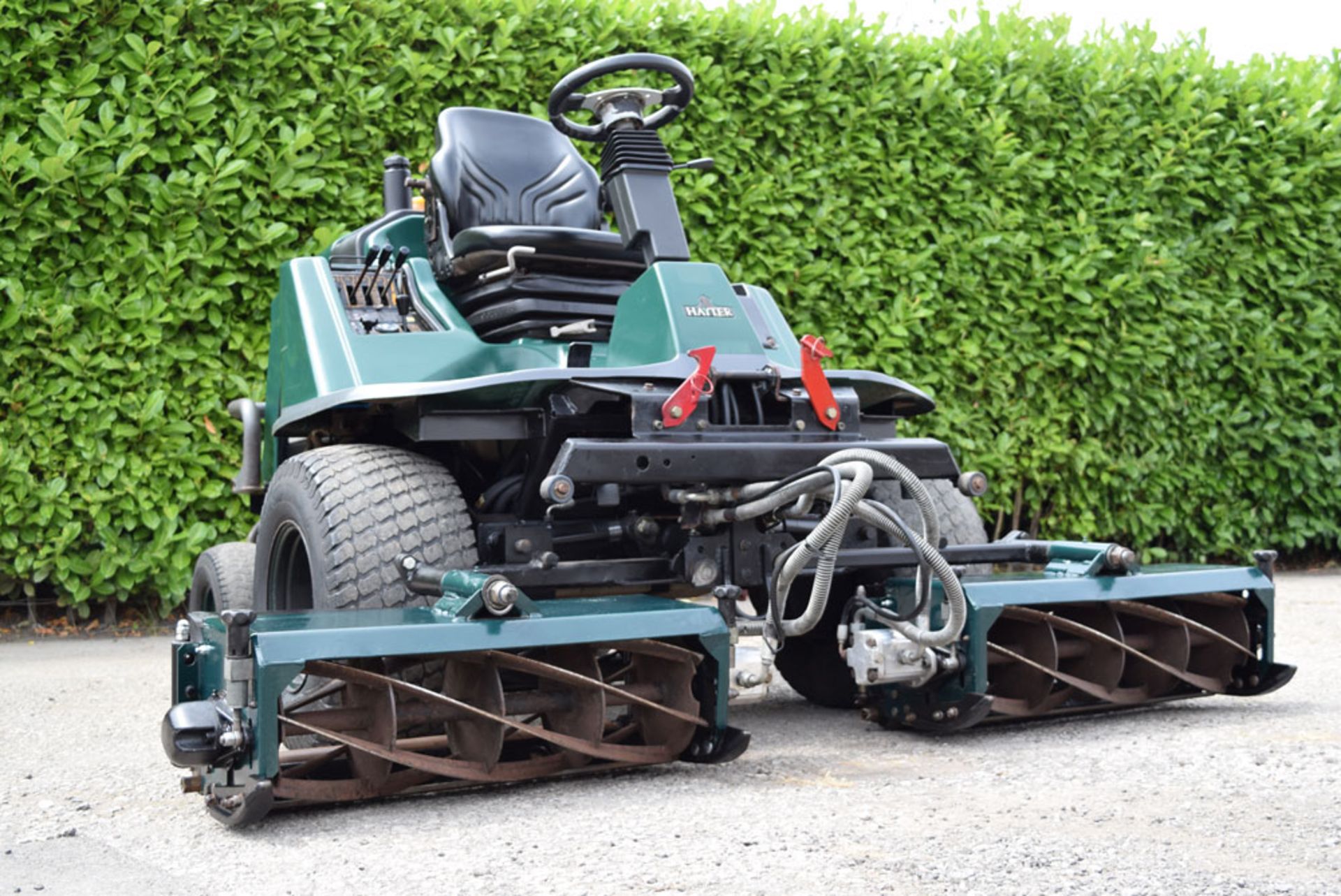 2004 Hayter LT324 Triple Cylinder Mower - Image 3 of 9