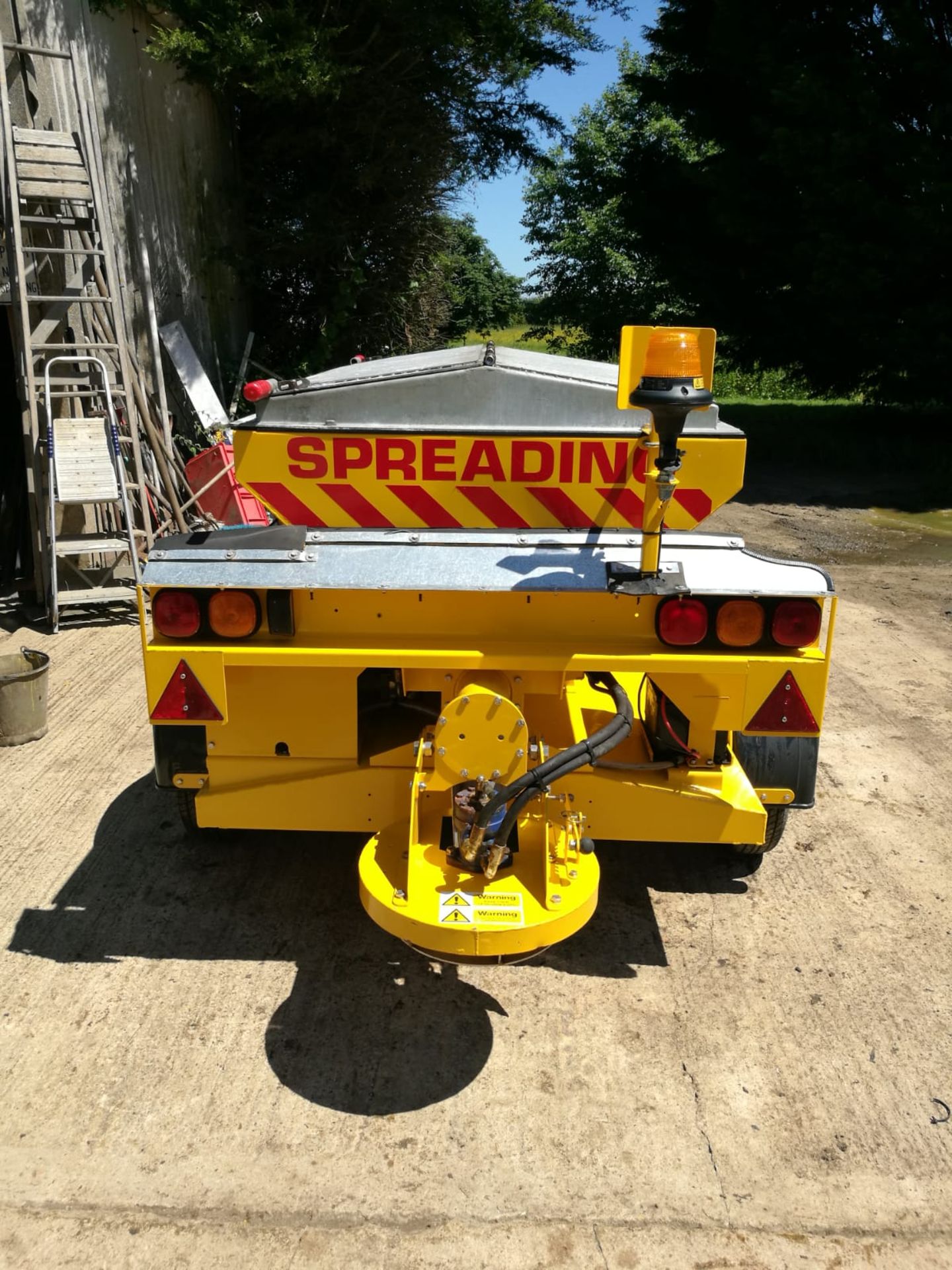 VALE POZI FEED TS500HS GRITTING TRAILER, SINGLE AXLE, 1300GTW, YEAR 2010. - Image 2 of 5